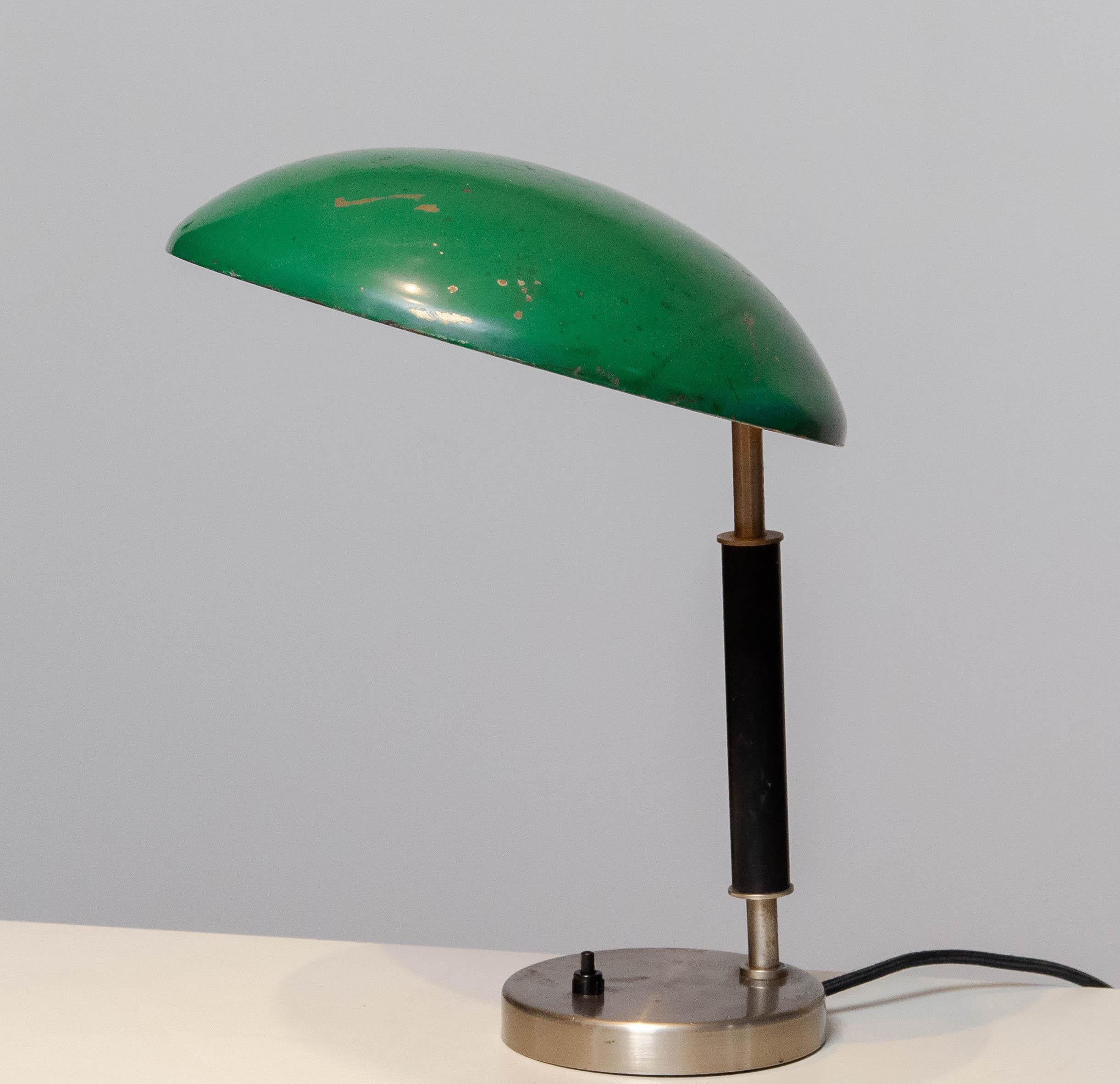 Industriel Lampe de bureau / lampe à poser en métal et vert des années 30 par Harald Notini pour Arvid Böhlmarks en vente