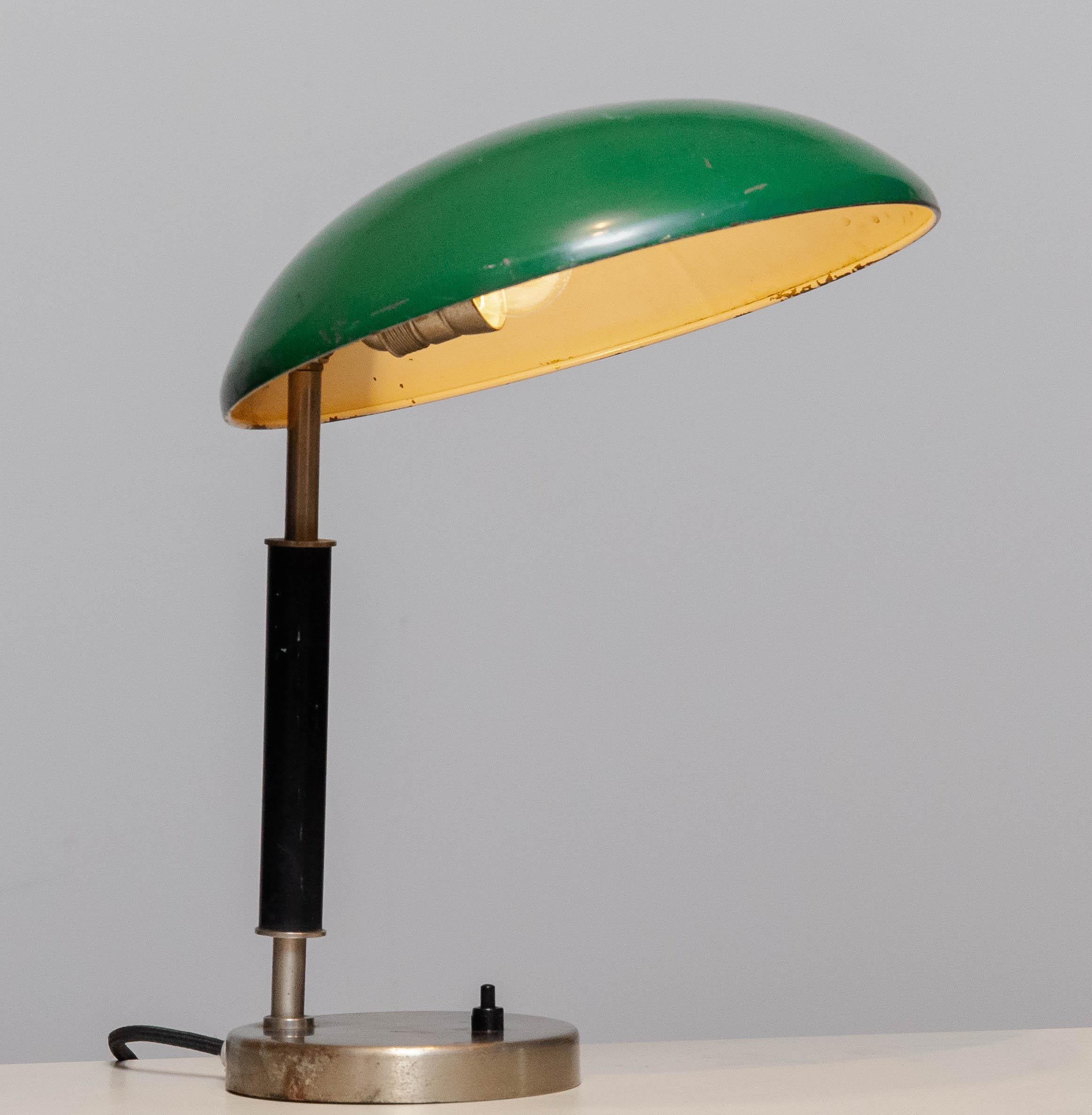 30er Jahre Grün und Metall Schreibtischlampe / Tischlampe von Harald Notini für Arvid Böhlmarks (Industriell) im Angebot