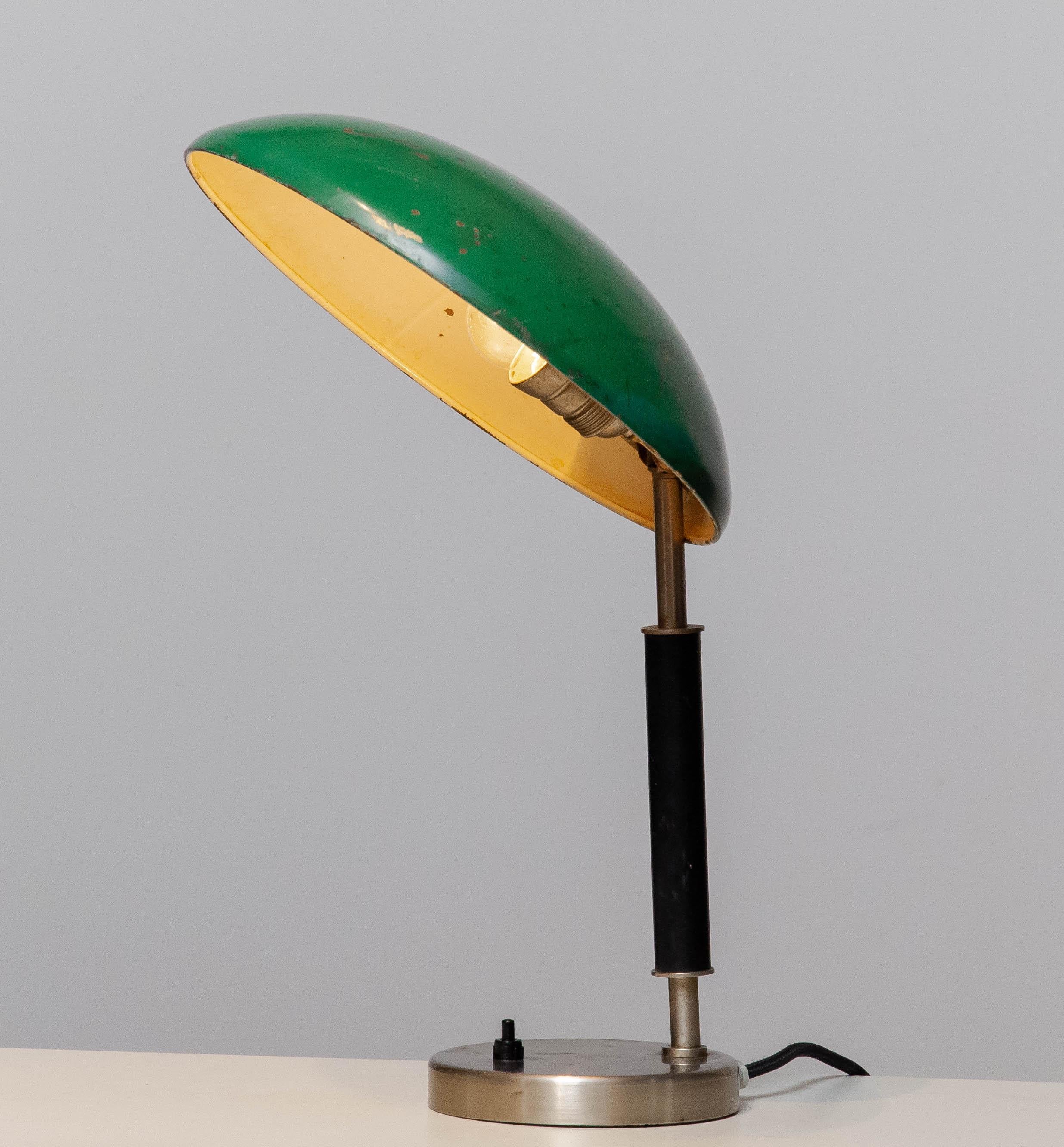 Swedish 30's Green and Metal Desk Lamp / Table Lamp by Harald Notini for Arvid Böhlmarks For Sale