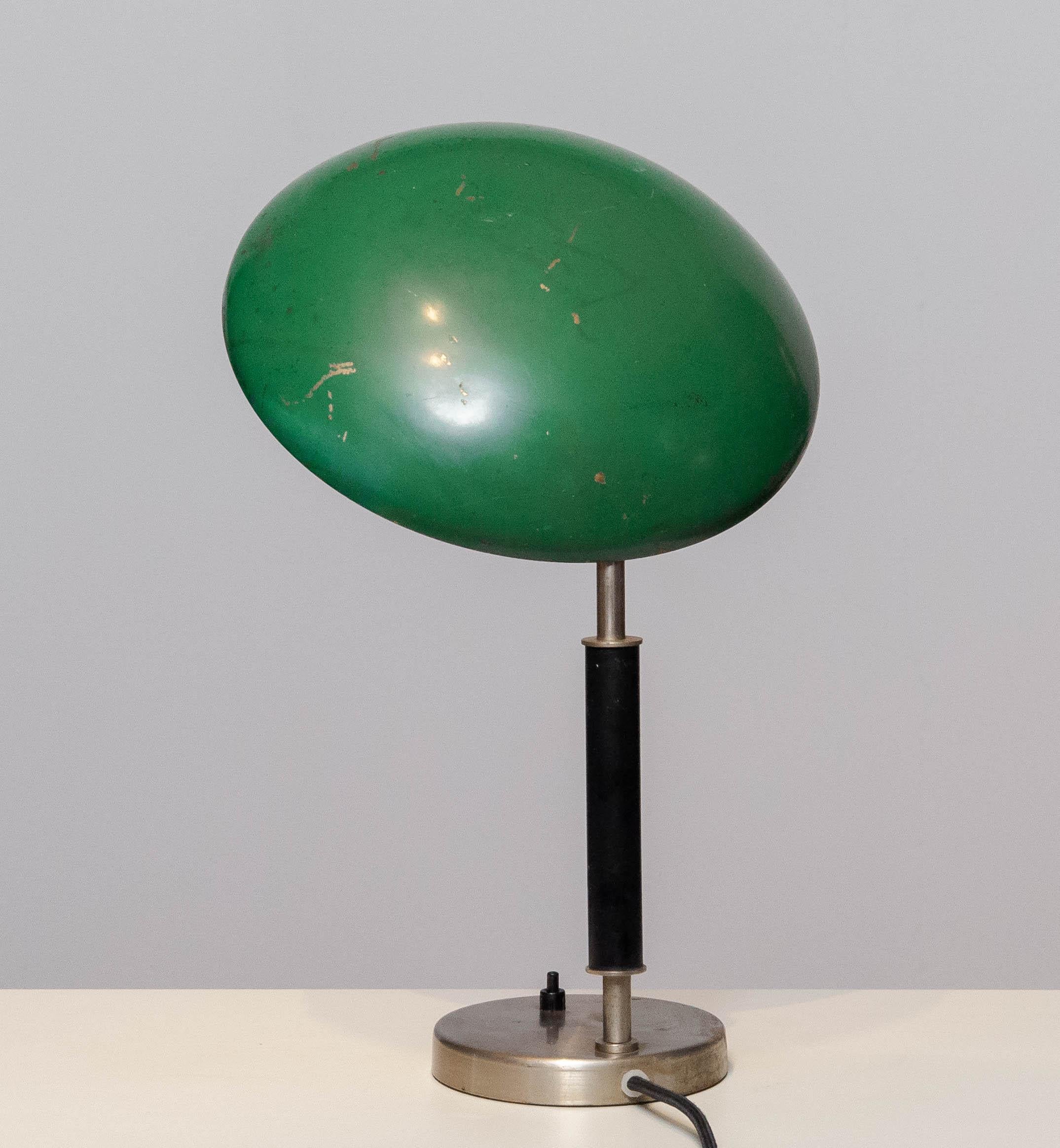 30's Green and Metal Desk Lamp / Table Lamp by Harald Notini for Arvid Böhlmarks In Fair Condition For Sale In Silvolde, Gelderland