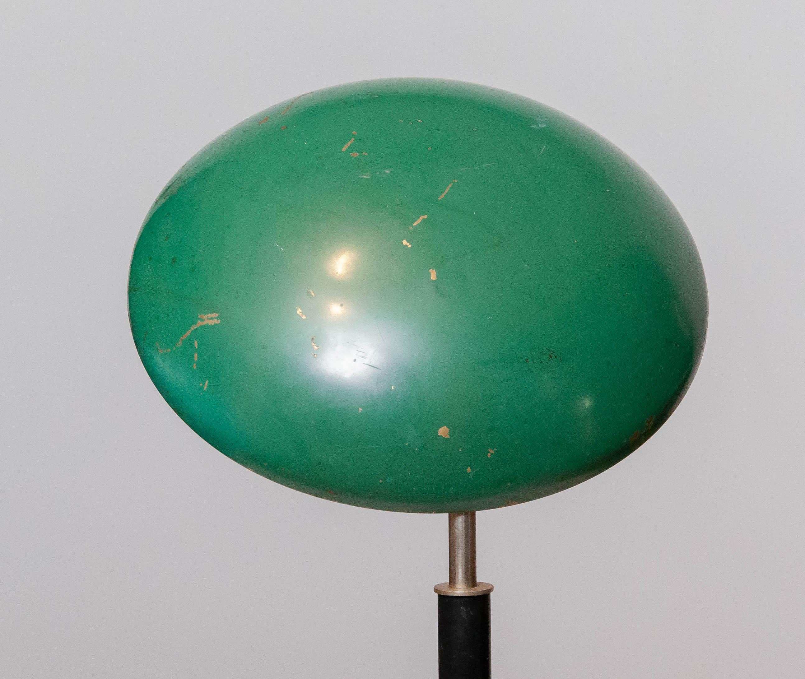 Lampe de bureau / lampe à poser en métal et vert des années 30 par Harald Notini pour Arvid Böhlmarks en vente 2