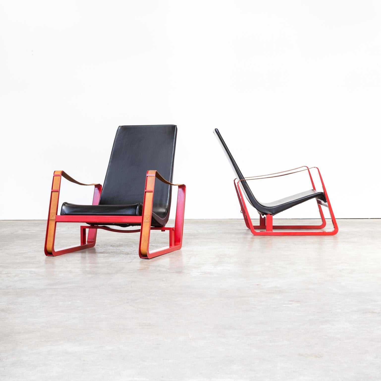 Fauteuil 'cité' Jean Prouvé pour Vitra des années 1930, ensemble de 2. Très bon état, conforme à l'âge et à l'utilisation. Conçu en 1930 pour un concours visant à meubler les résidences universitaires de la Cité Universitaire de Nancy, le fauteuil