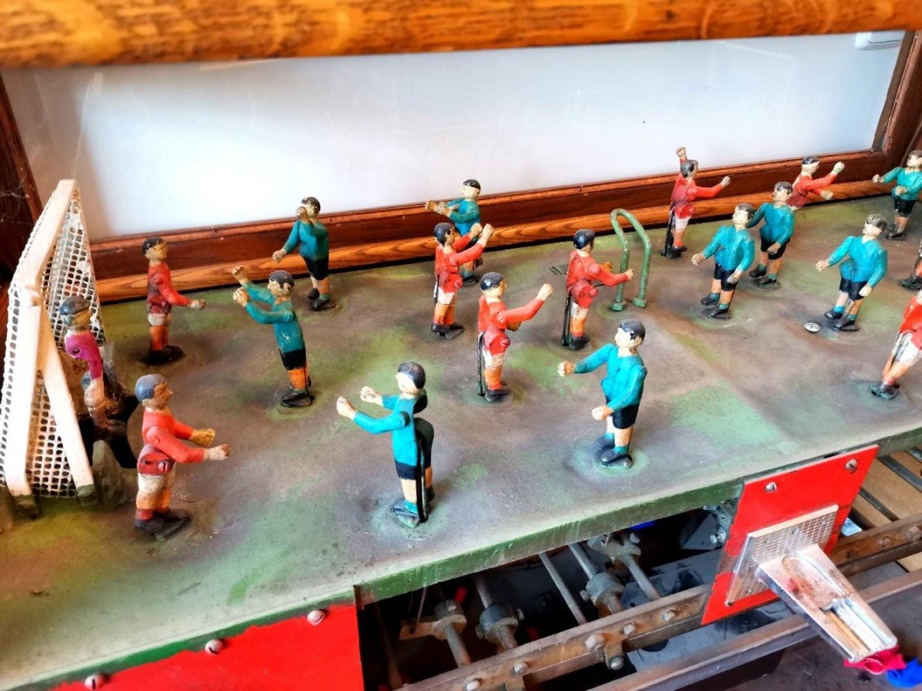 Jouet de football mécanique des années 30 par Chester-Pollard Amusement Company-New York en vente 3