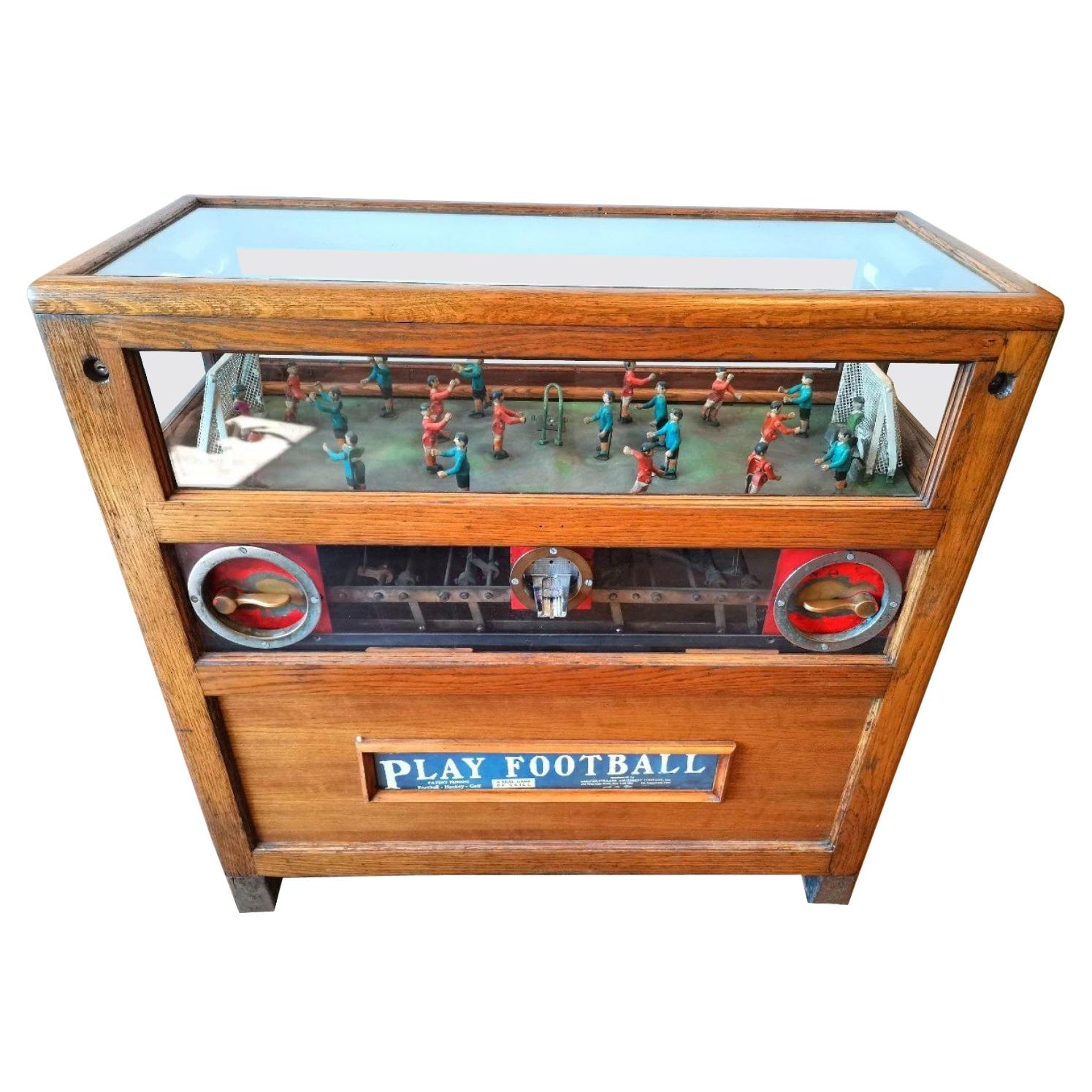 Jouet de football mécanique des années 30 par Chester-Pollard Amusement Company-New York en vente