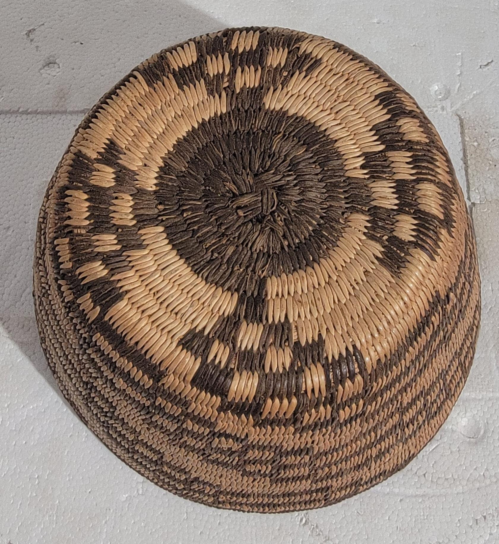 30s Pima Geometric basket In Good Condition For Sale In Los Angeles, CA