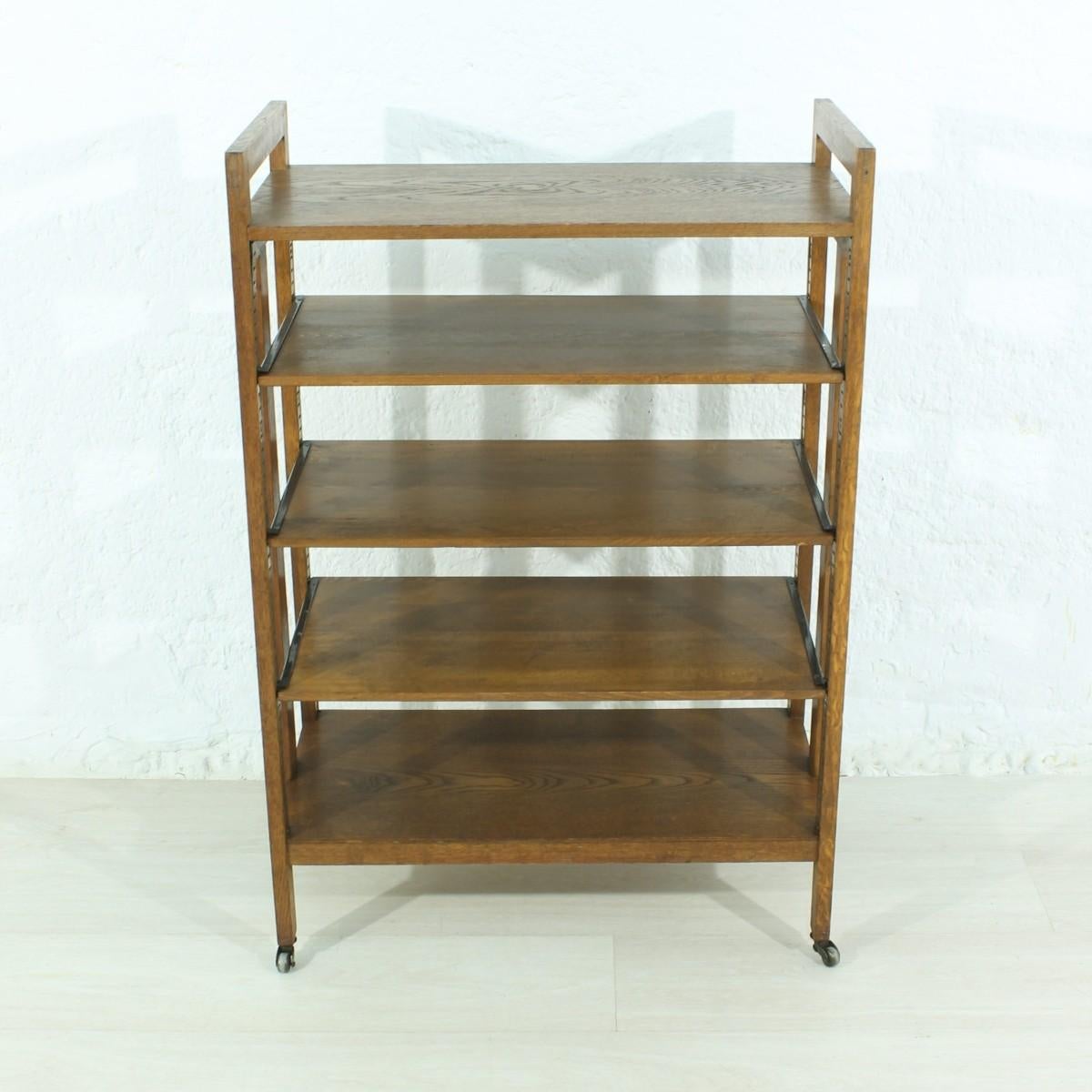 Shelves differently positionable
with rollers to move
beech / oak.