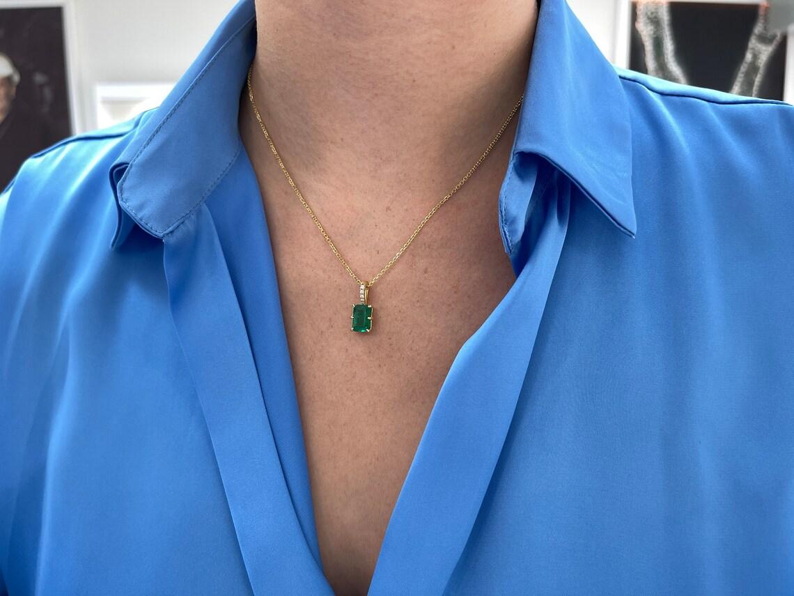 3.0tcw 18K Smaragd & Diamant-Anhänger Halskette Feine Qualität Solitär Smaragd im Angebot 2
