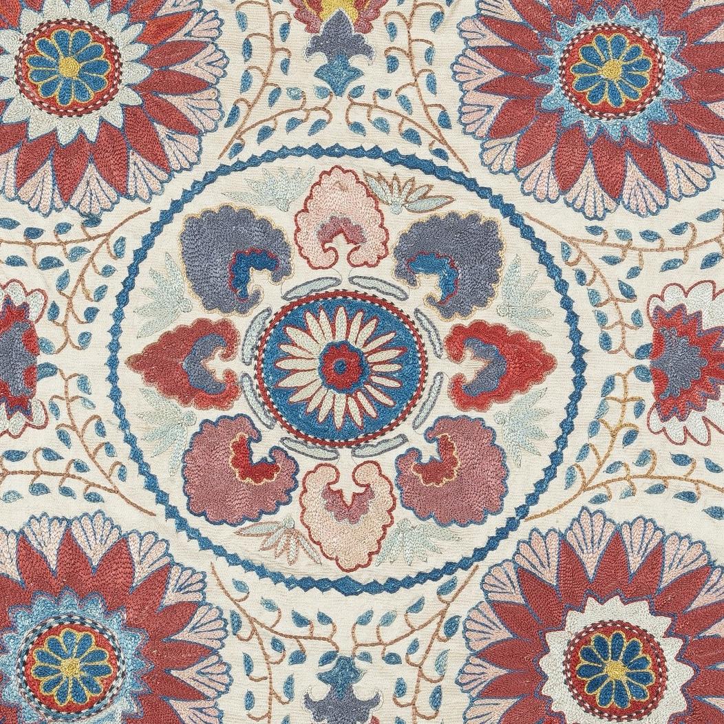 30x30 in All Silk Wall Hanging. Embroidered Tablecloth. Wall Decor. Modern Throw In New Condition For Sale In Spring Valley, NY