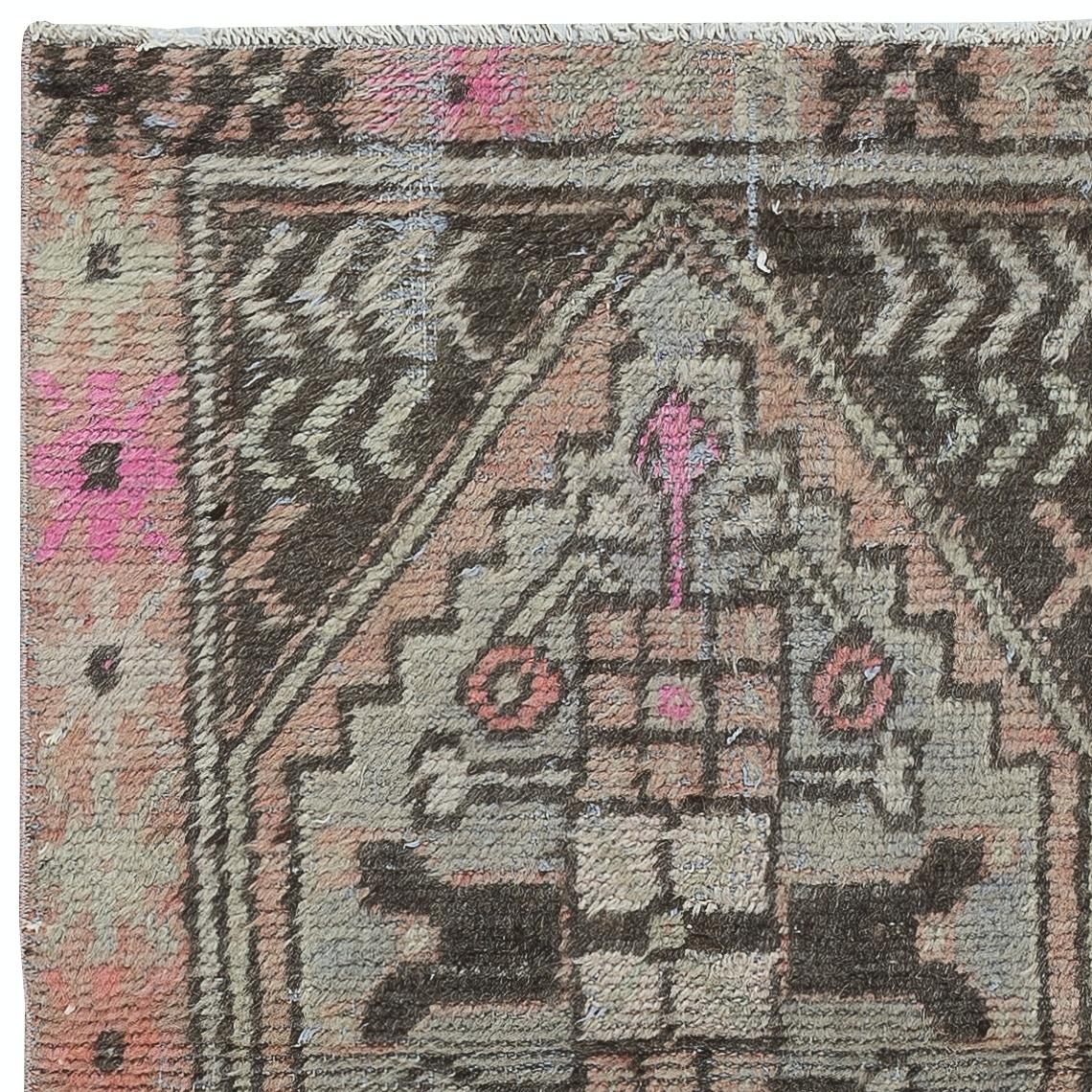 30x41 in Vintage Handgefertigter Schachtelteppich, türkischer Akzentteppich, dekorativer Türteppich (Türkisch) im Angebot