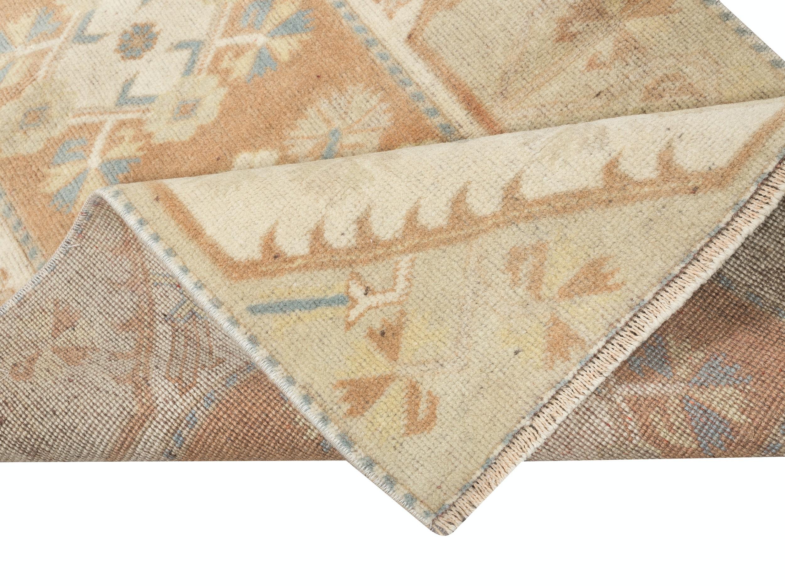 Alfombra de acento Milas (Melas) vintage hecha a mano de lana 100%, 30x48 pulg. De campo en venta