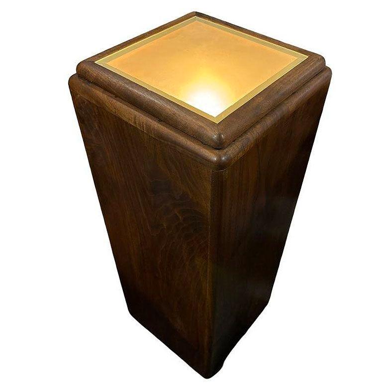 Metà XX secolo Espositore a piedistallo scolpito in noce nero Art Deco da 31