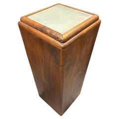 31" Art Deco-Sockel aus schwarzem Nussbaumholz mit geformtem Wasserfall-Beleuchtungsschirm