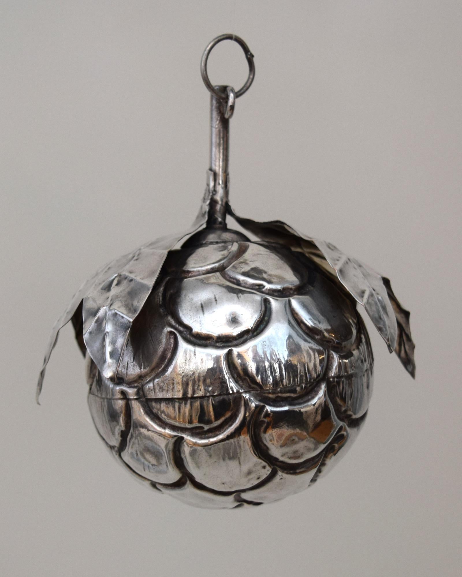 31 brasilianische Silber-Amulette (19. Jahrhundert) im Angebot