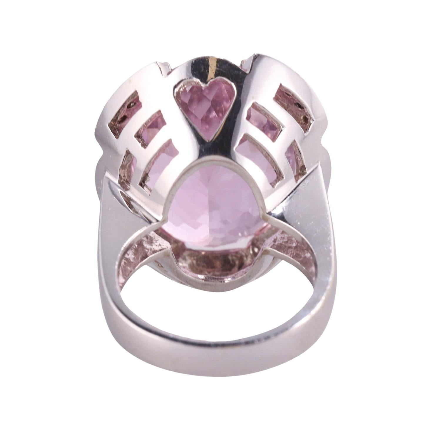 31 Carat Kunzite Gold Diamond Cocktail Ring In Excellent Condition For Sale In New York, NY