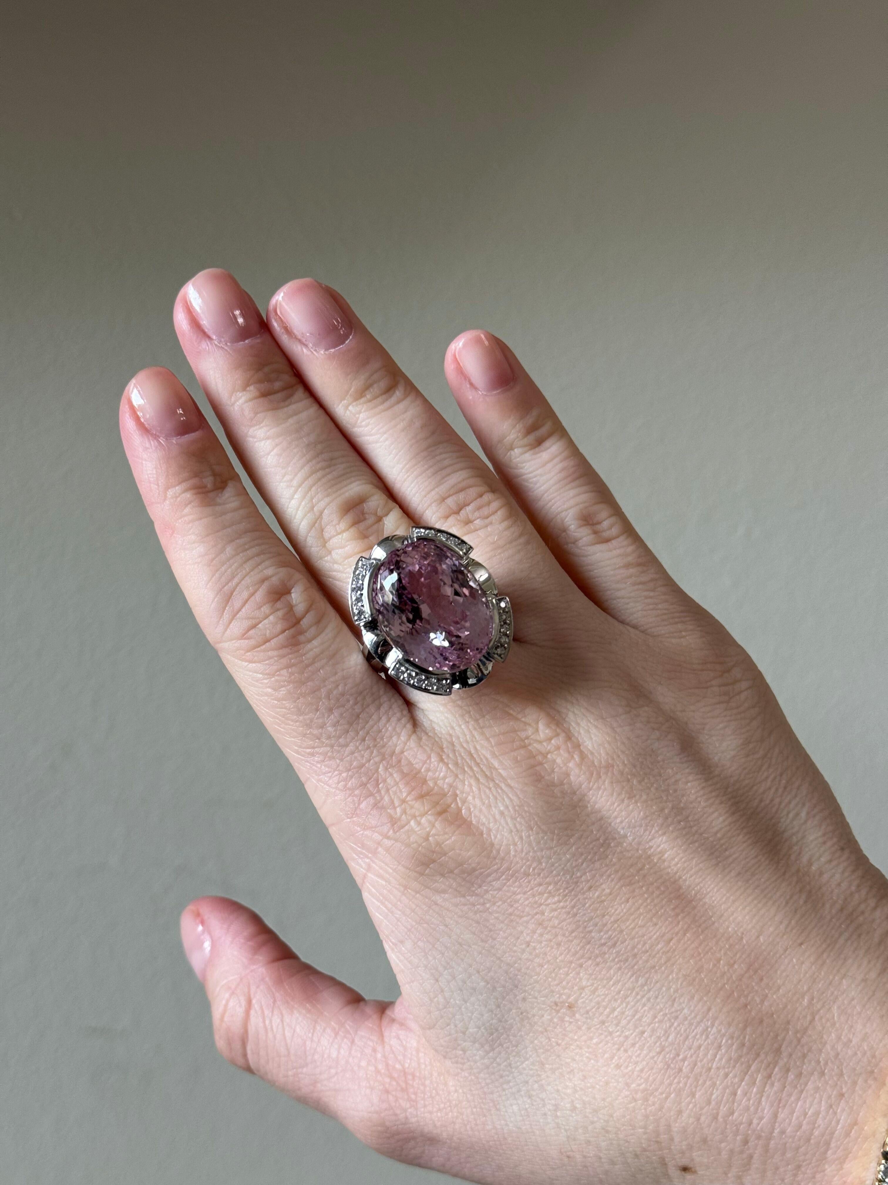 31 Carat Kunzite Gold Diamond Cocktail Ring For Sale 1