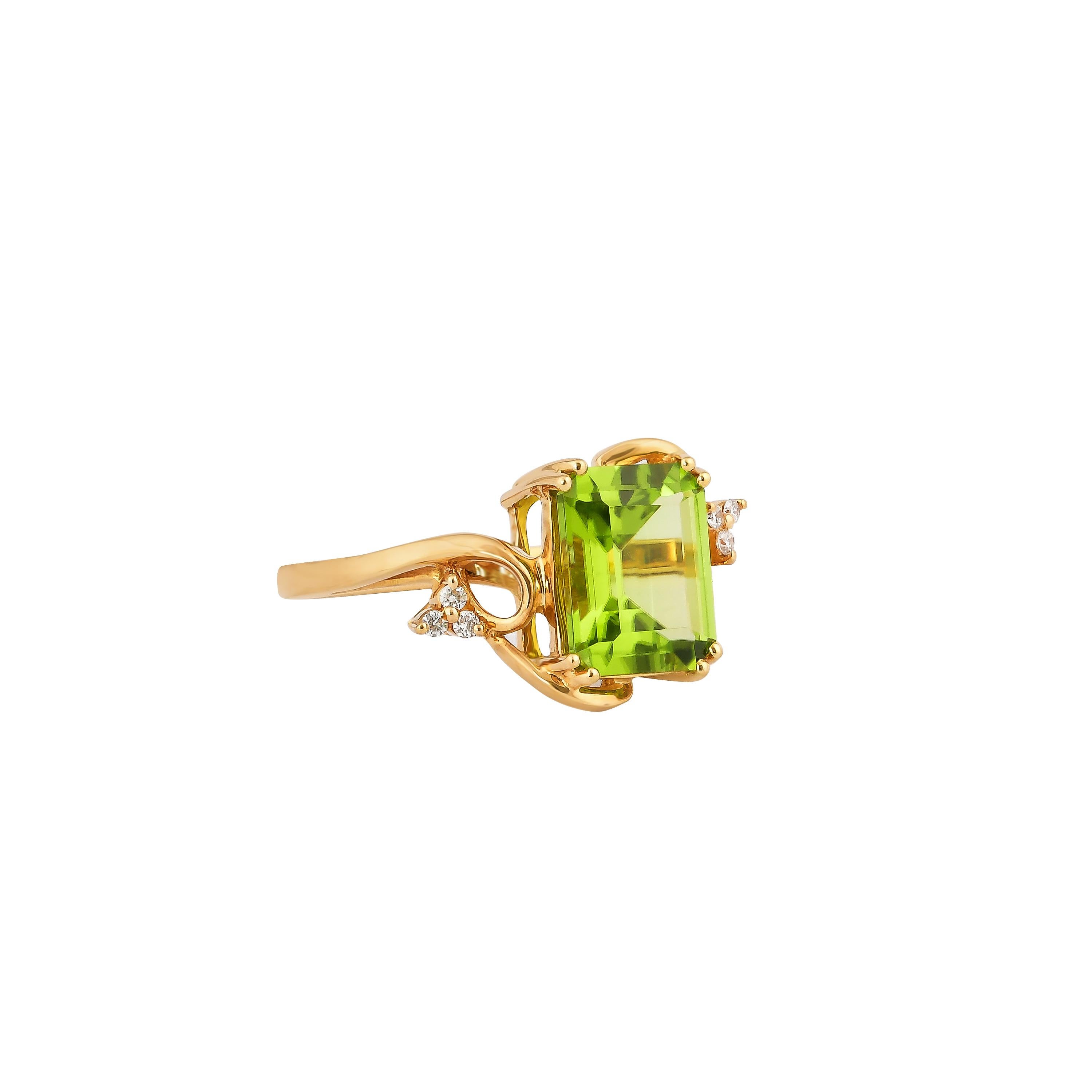 This collection features an array of pretty peridot rings! Accented with diamonds these rings are made in yellow gold and present a vibrant and fresh look. 

Classic peridot ring in 18K yellow gold with diamonds. 

Peridot: 3.1 carat octagon