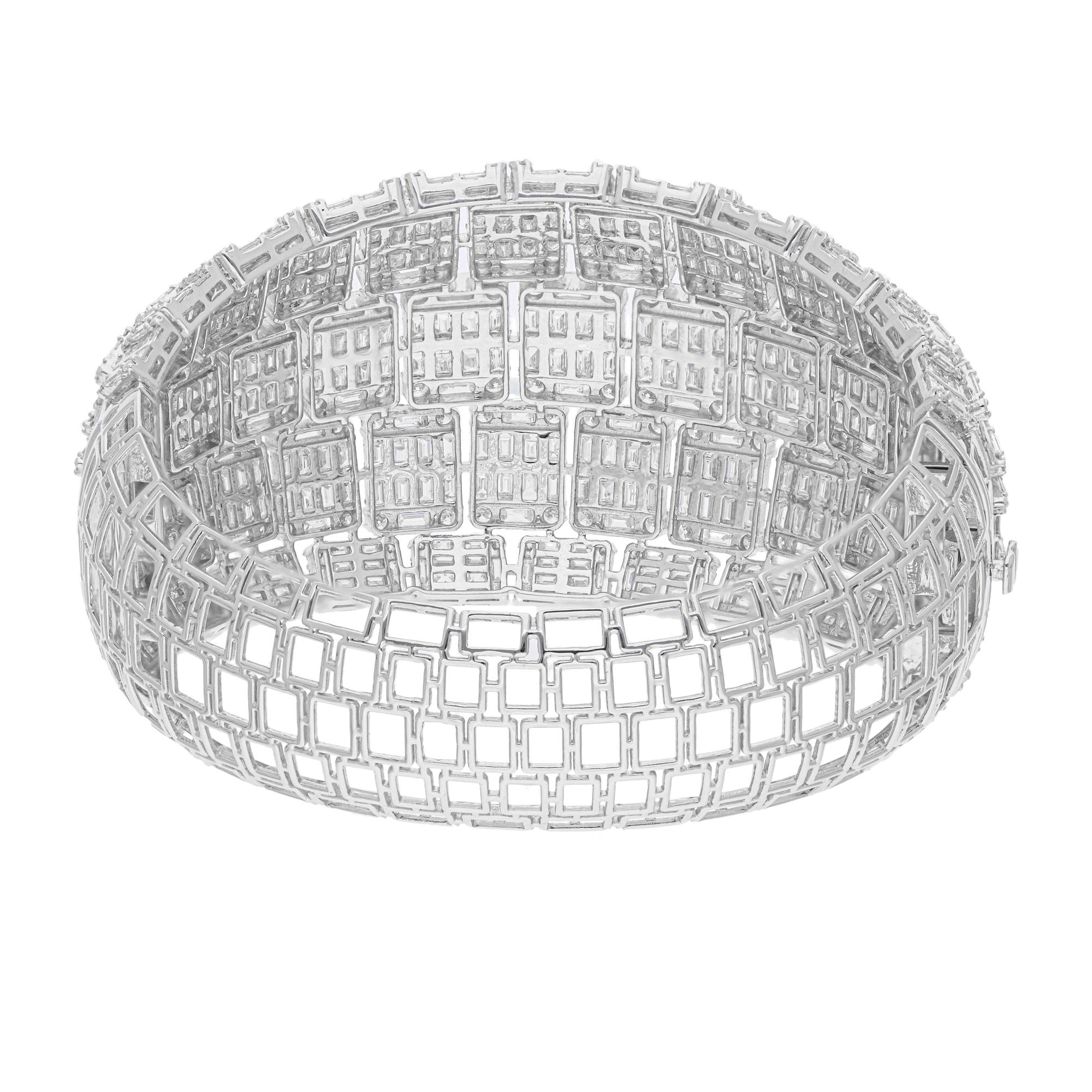 31 Carati SI/H Diamante rotondo a baguette Bracciale in oro bianco 18 carati In condizioni Nuovo in vendita a Diera, Dubai