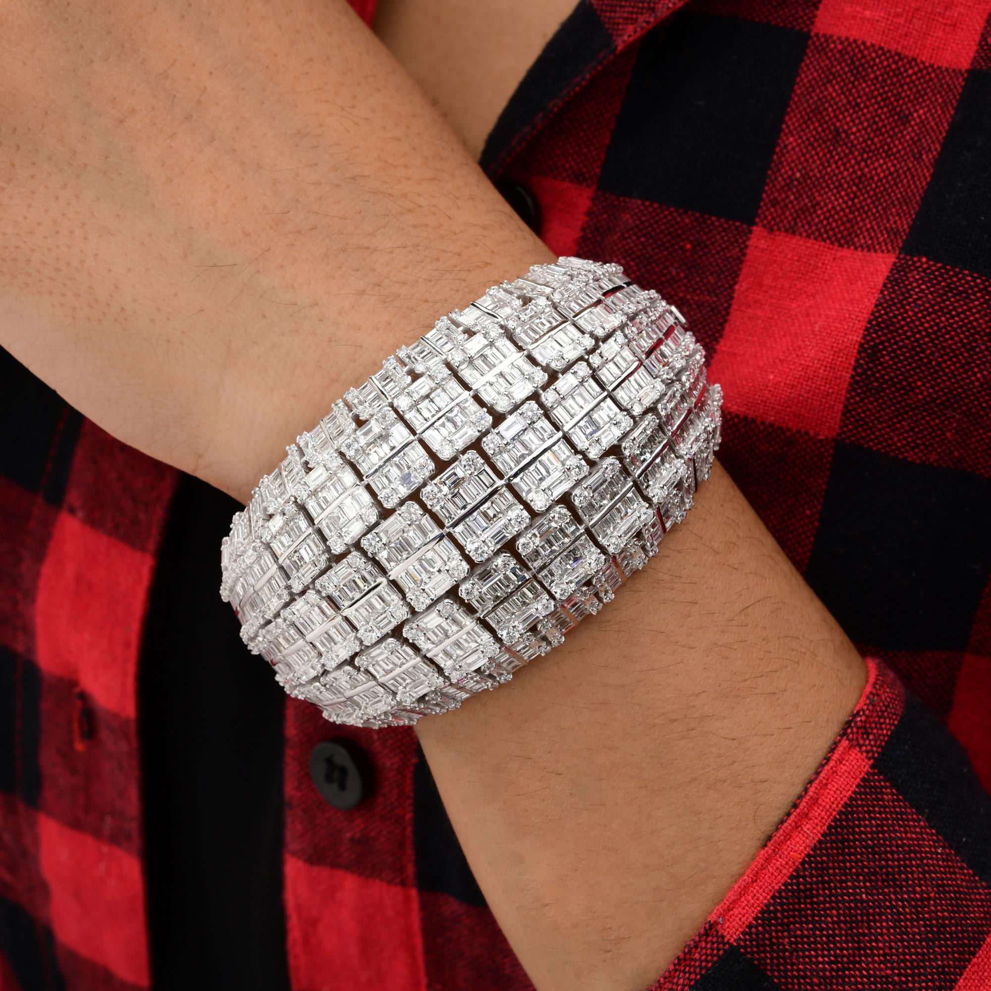 31 Carati SI/H Diamante rotondo a baguette Bracciale in oro bianco 18 carati in vendita 1