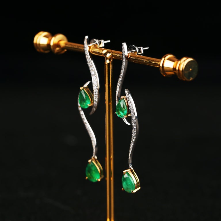 Brilliant Cut 3.1 Ct Emerald and Diamond Earring in 18k Yellow and White Gold For Sale