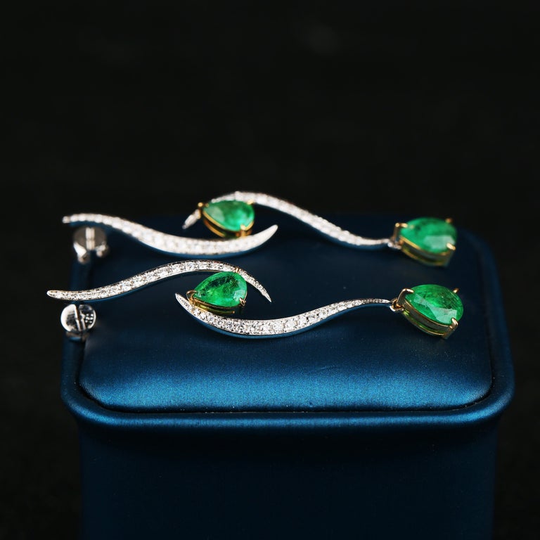 3.1 Ct Emerald and Diamond Earring in 18k Yellow and White Gold In New Condition For Sale In Melbourne, AU