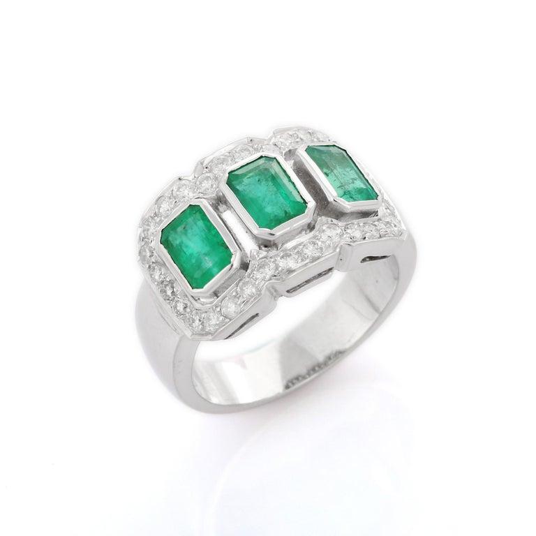 Im Angebot: 3.1 CTW Smaragddiamant Verlobungsring mit drei Steinen aus massivem 18k Weißgold () 4