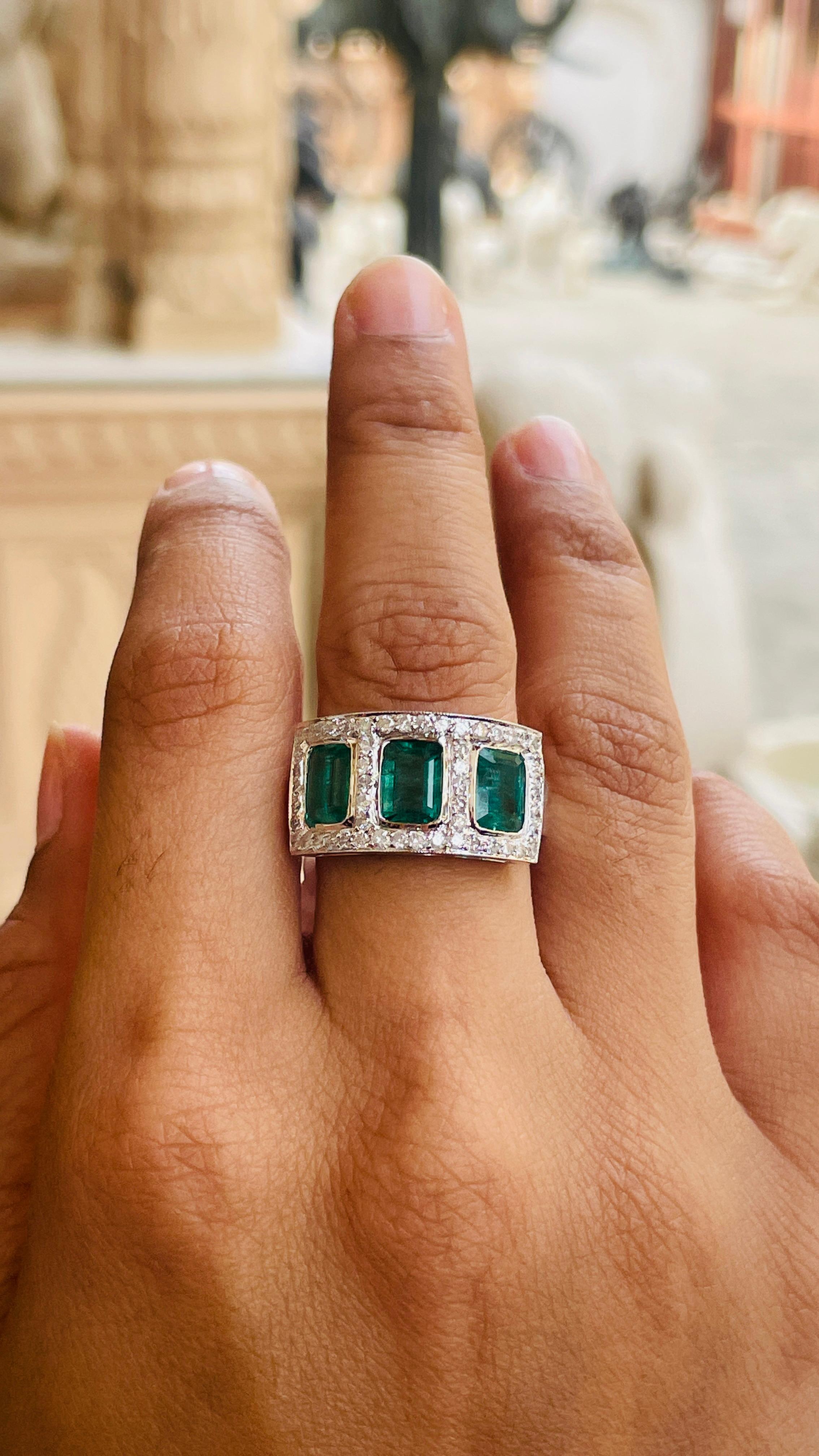 Im Angebot: 3.1 CTW Smaragddiamant Verlobungsring mit drei Steinen aus massivem 18k Weißgold () 9