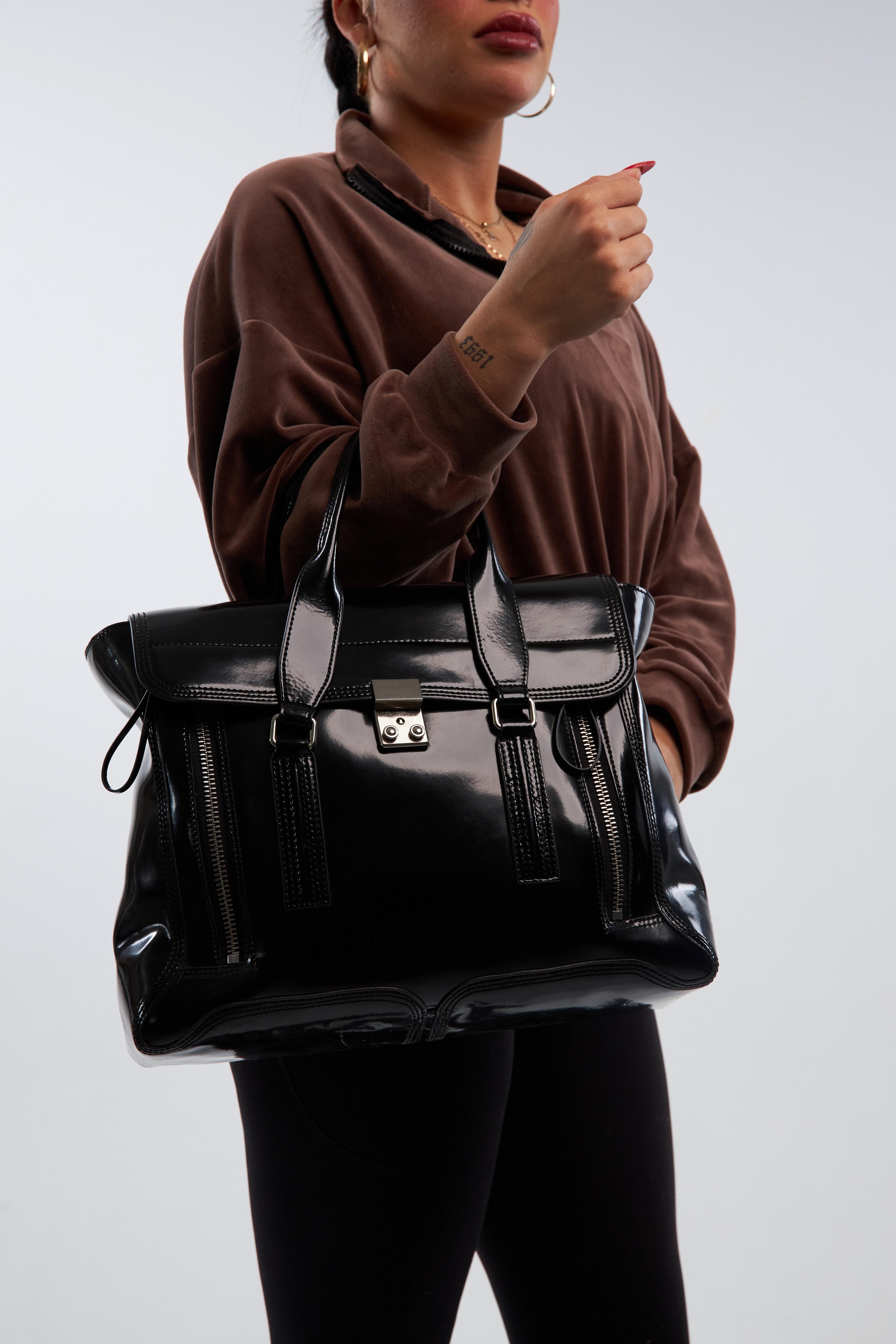 Große Pashli-Tasche aus schwarzem Lackleder von Phillip Lim im Zustand „Hervorragend“ im Angebot in Montreal, Quebec