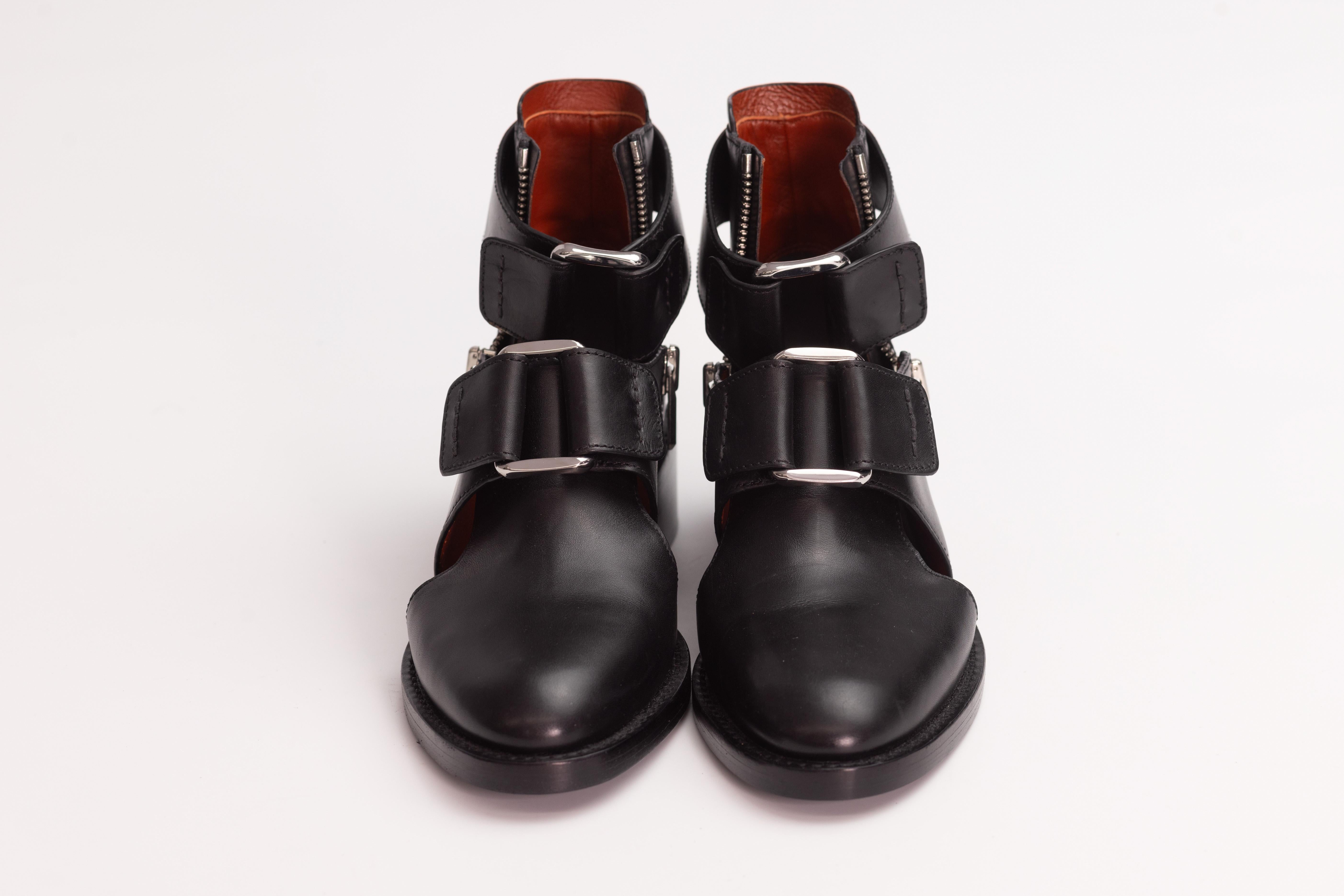 3.1 Phillip Lim Boot Black Leather Boots (US 8) In Good Condition For Sale In Montreal, Quebec