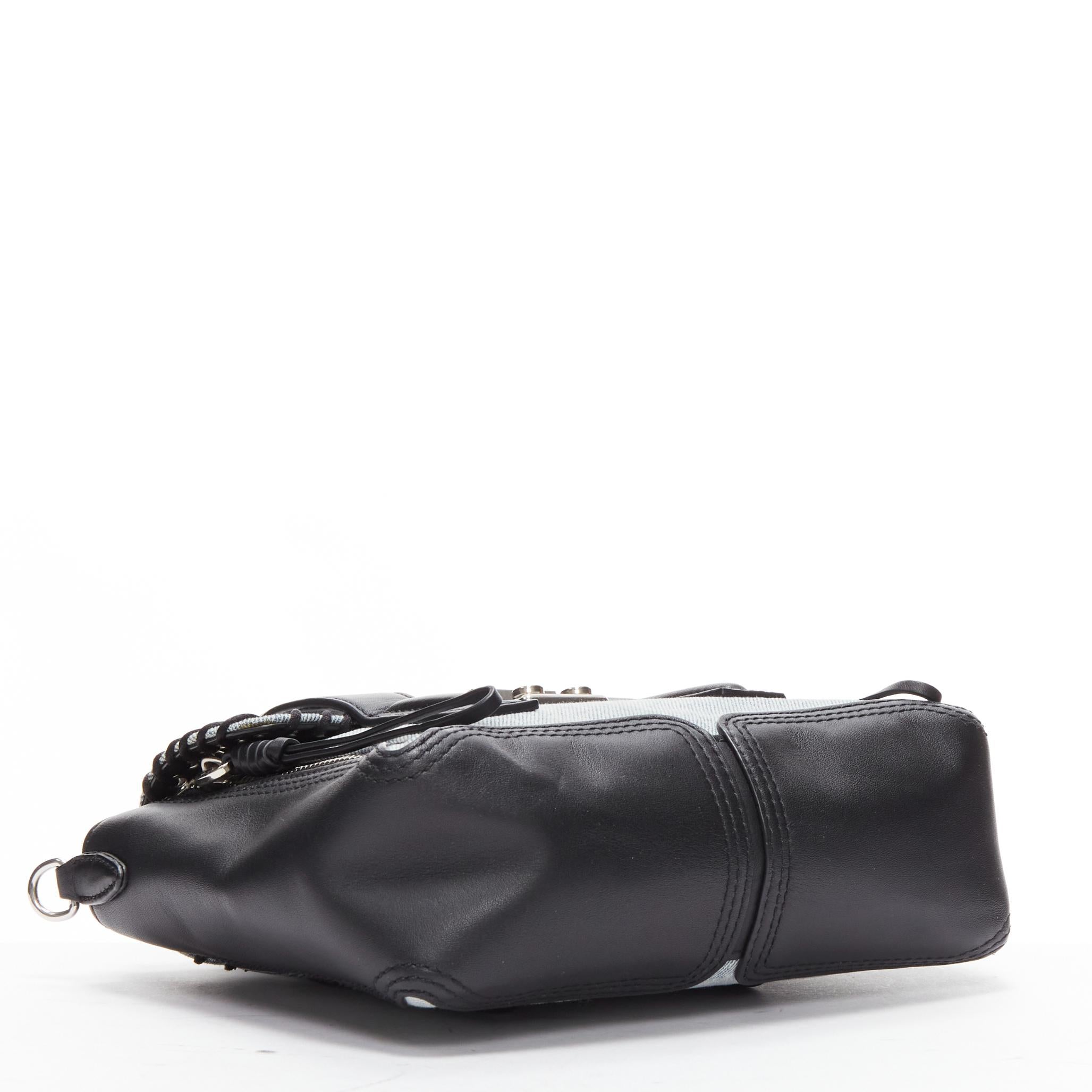 3.1 PHILLIP LIM Bolso bandolera Pashli de cuero negro con pespunte en tejido vaquero azul lavado en venta 1