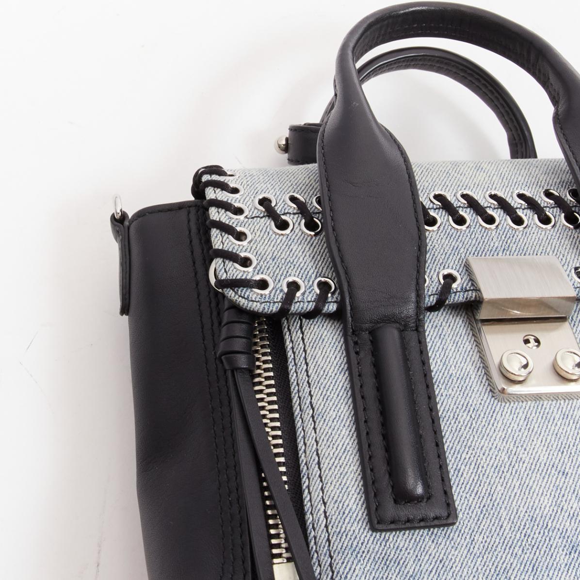 3.1 PHILLIP LIM Bolso bandolera Pashli de cuero negro con pespunte en tejido vaquero azul lavado en venta 3