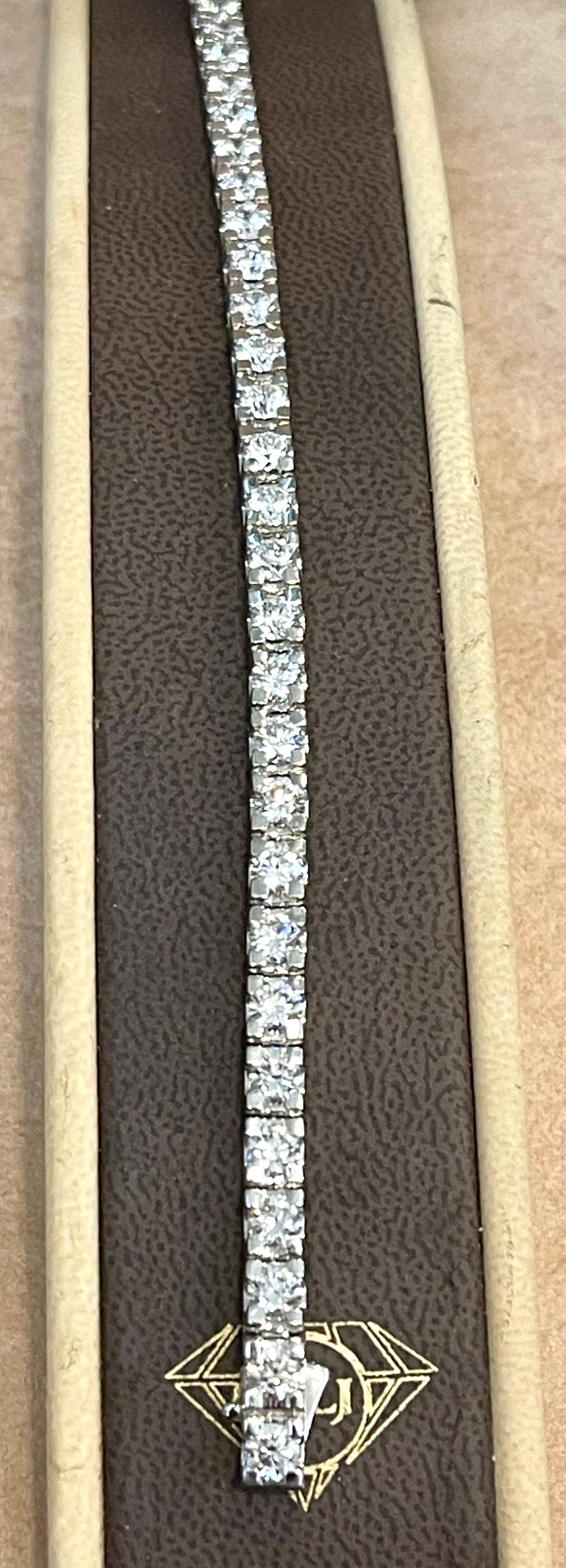 Round Cut 31 Round Diamond 32 Pointer Each Tennis Bracelet in 18 Karat Gold 10 Carat, Best