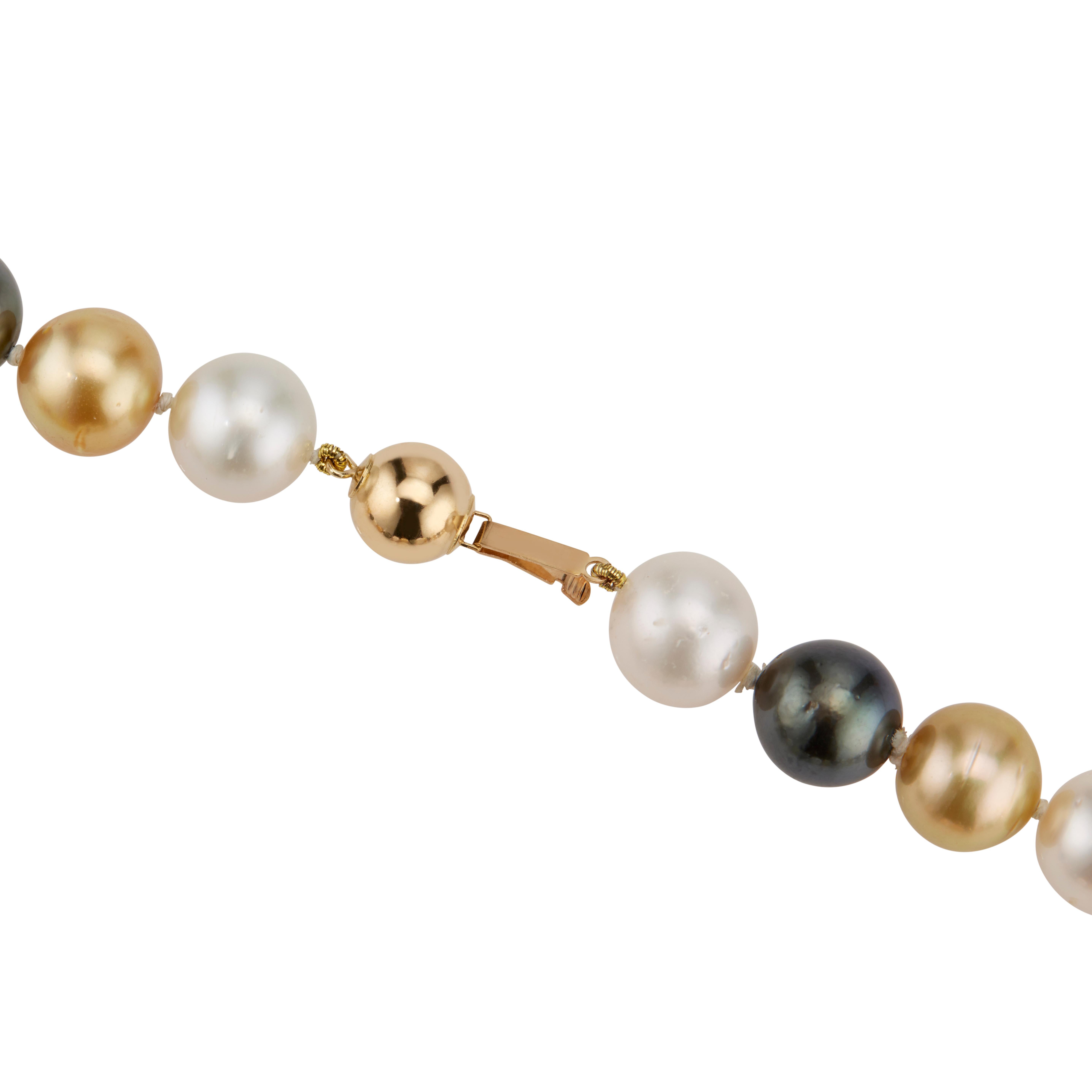 31 South Sea Multicolor Cultured Pearl Necklace  In Good Condition In Stamford, CT