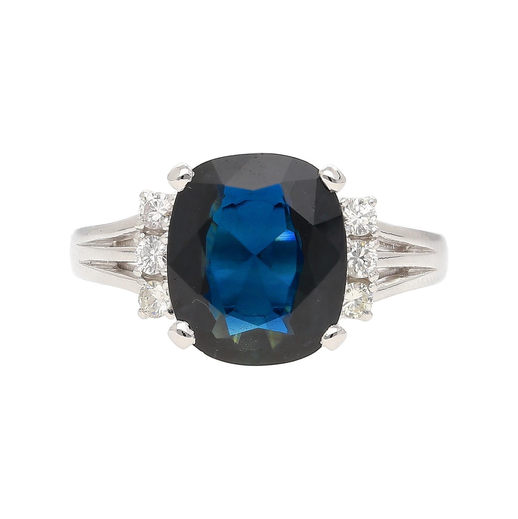 Bague à tige fendue filigrane avec saphir bleu de 3,10 carats et diamants Pour femmes en vente