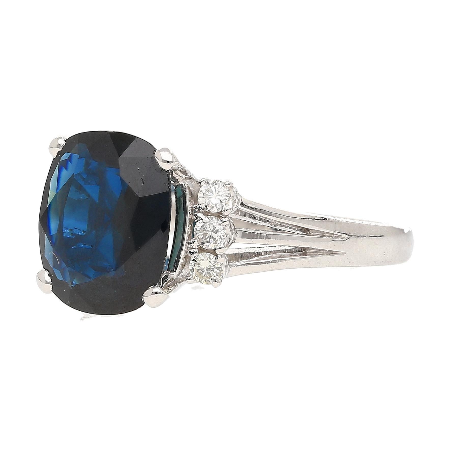 Bague à tige fendue filigrane avec saphir bleu de 3,10 carats et diamants en vente 1