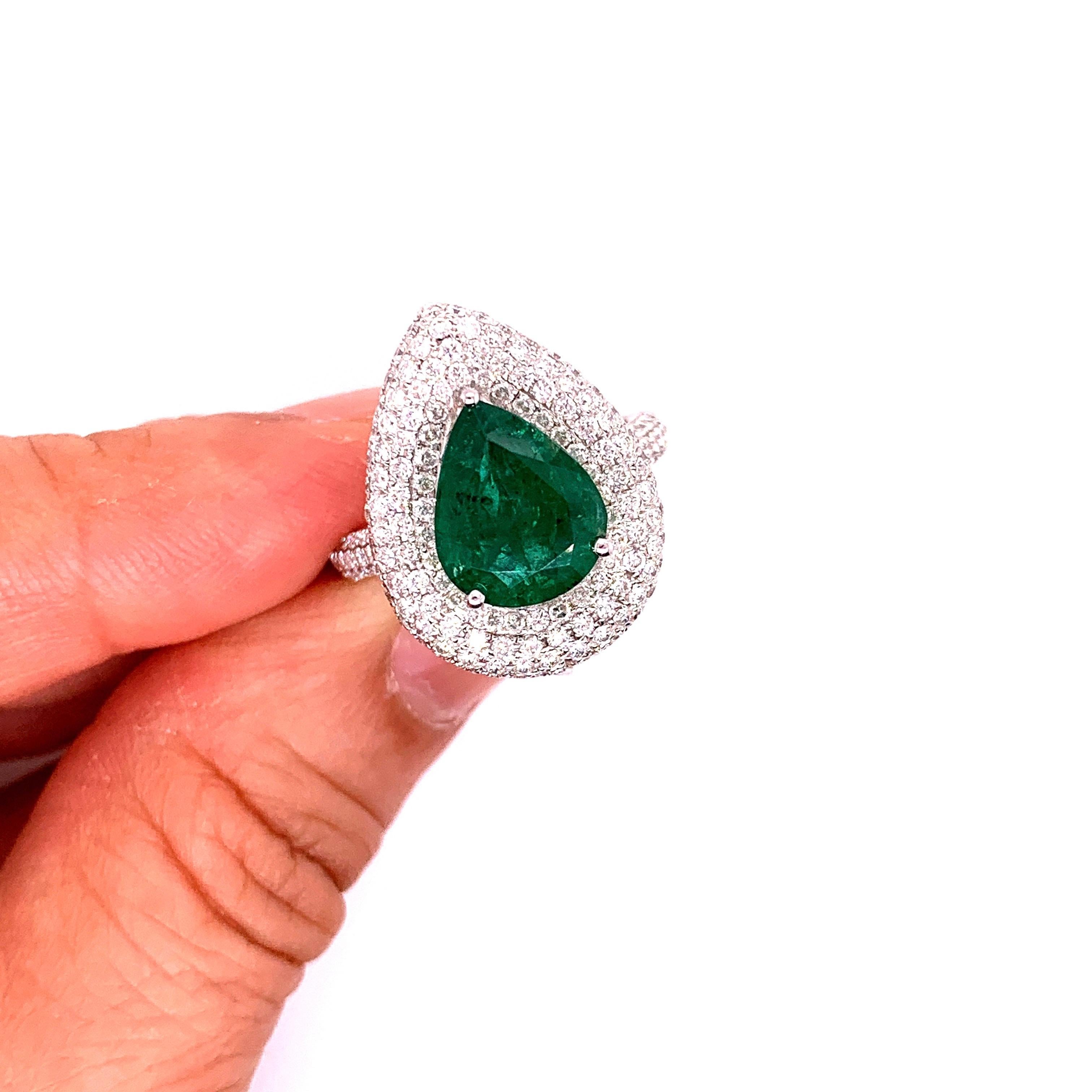 Women's or Men's 3.10 Carat Emerald Diamond Cocktail Ring For Sale