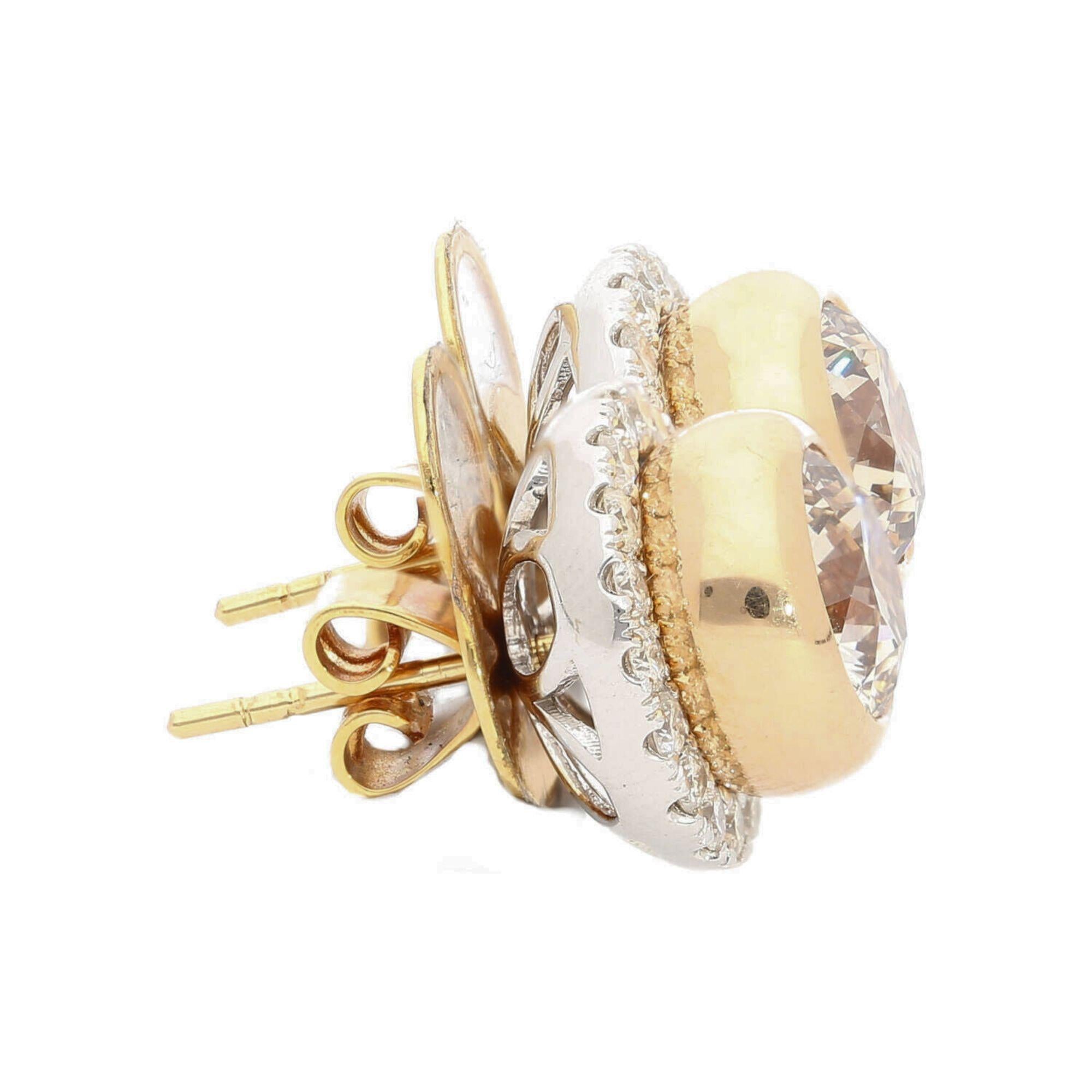 Taglio rotondo Orecchini con castone e aureola in oro 18 carati con diamante marrone Fancy da 3,10 carati in vendita