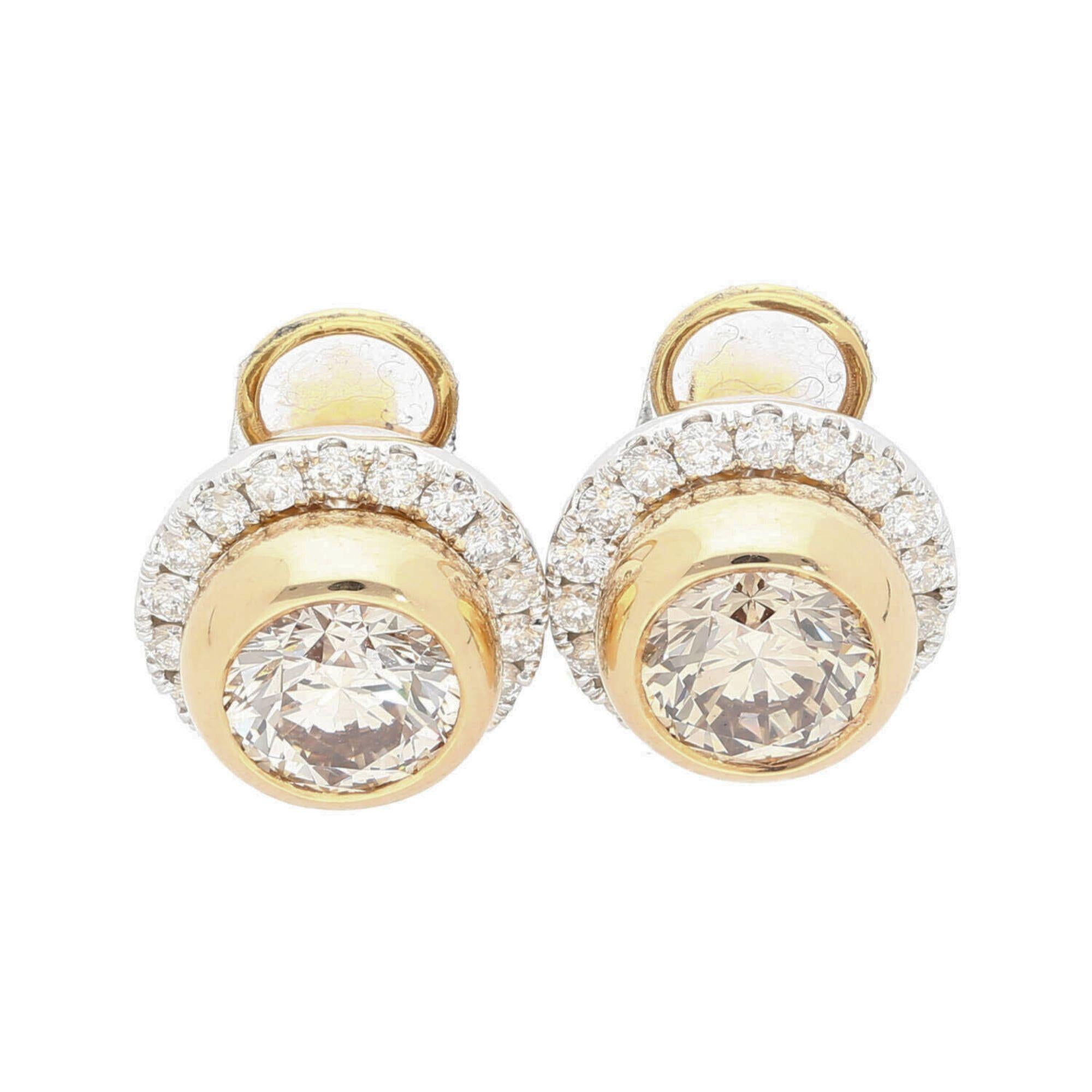 Donna Orecchini con castone e aureola in oro 18 carati con diamante marrone Fancy da 3,10 carati in vendita