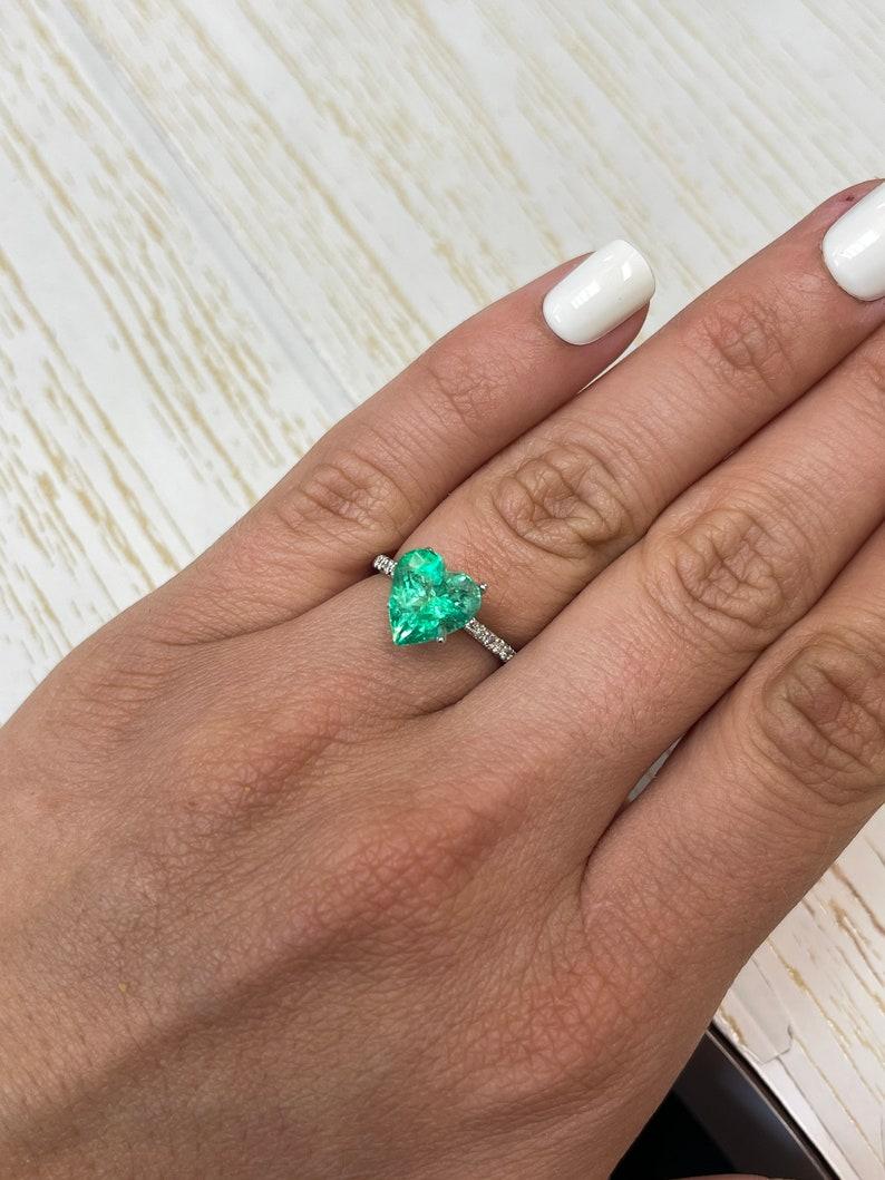 3.10 Carat Heart-Cut Colombian Emerald  Yellowish Green 10.2x9.8 Loose Gemstone For Sale 2