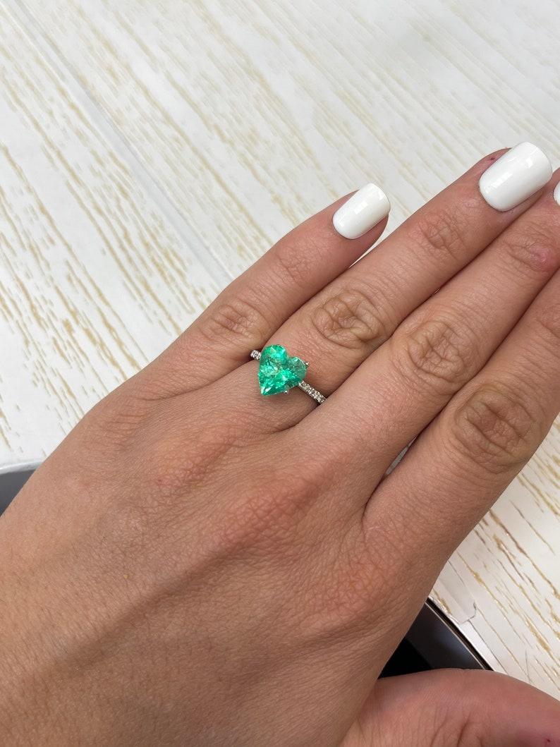 3.10 Carat Heart-Cut Colombian Emerald  Yellowish Green 10.2x9.8 Loose Gemstone For Sale 3