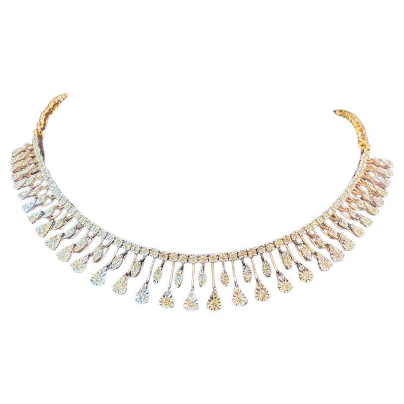 An exquisite necklace in elegant and refined design.
Adds a touch of glamour and sophistication on your look, and elevate your timeless of beauty.
Stunning necklace come in 14k rosè gold with pavè of Natural Diamonds of 3,10 carats, in perfect round