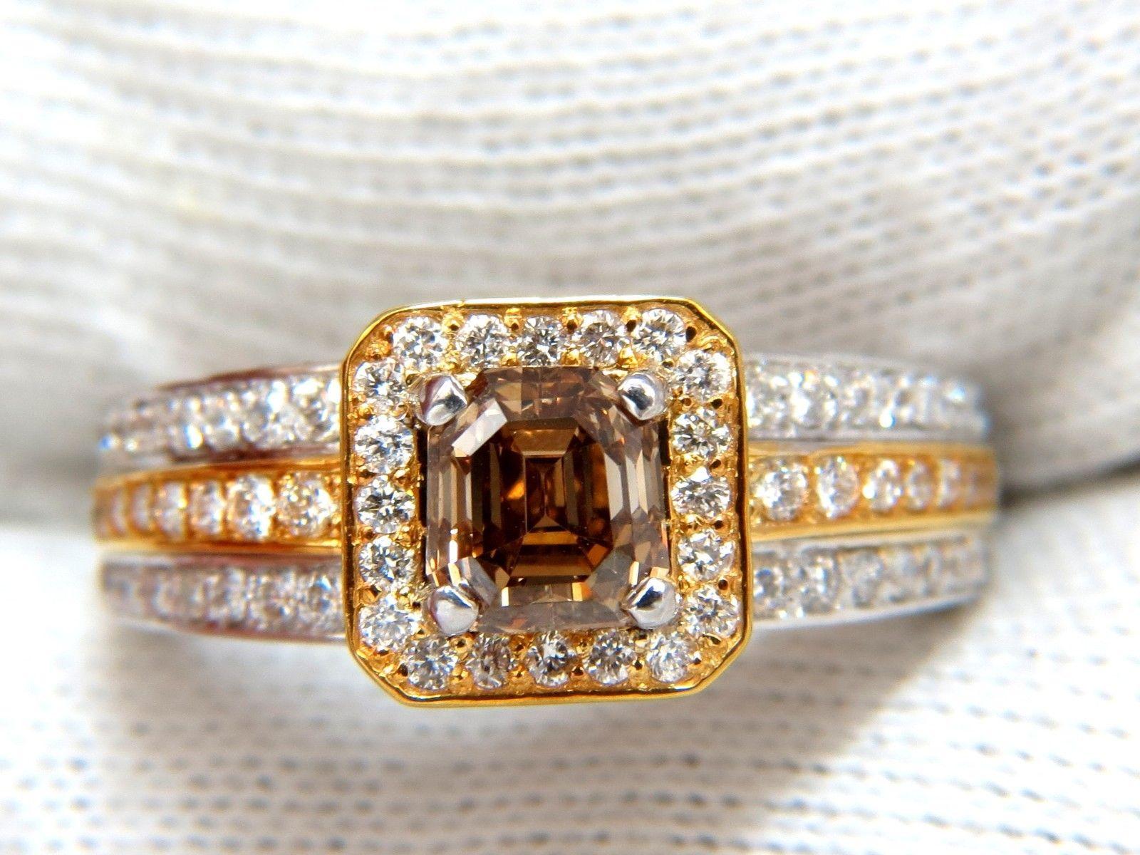 Femenino o masculino 3,10 quilates de diamante natural Fancy Amarillo Marrón Halo Levantado Anillo Mod Deco 14 Quilates en venta