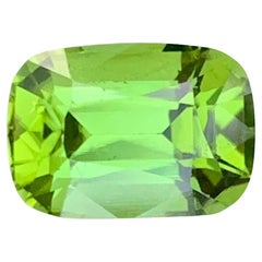 Gema suelta natural de 3.10 quilates de peridoto verde manzana en forma de cojín