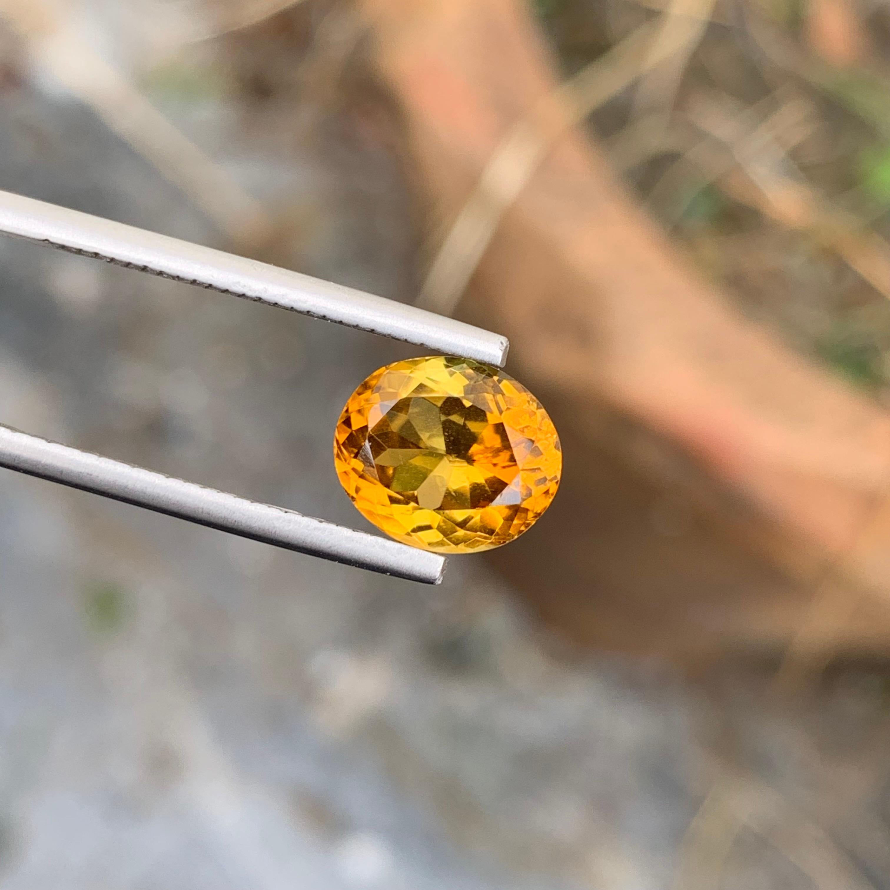 Tourmaline jaune chromée naturelle non sertie de 3,10 carats, pierre précieuse de forme ovale en vente 3