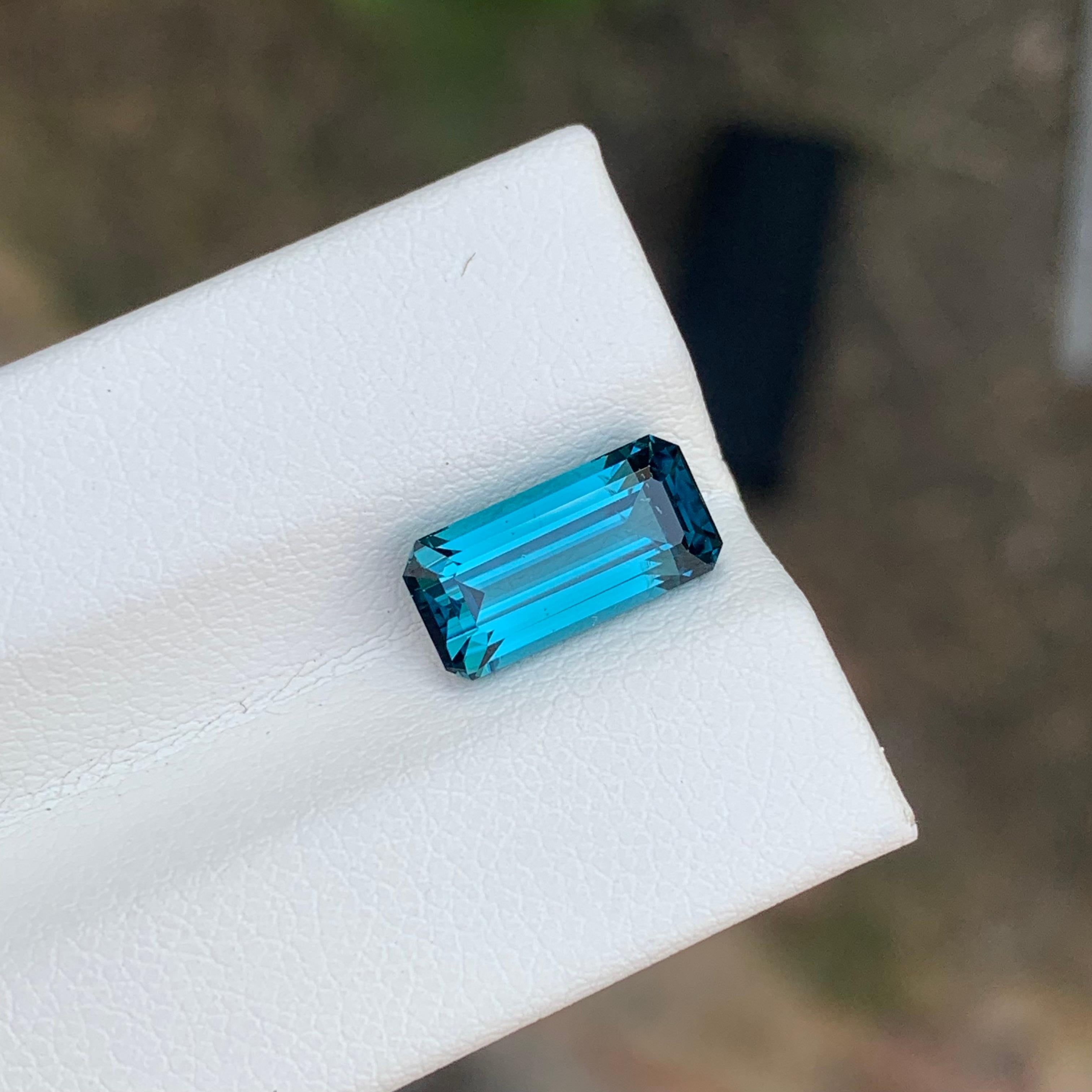 3.10 Karat Natürlicher loser Indicolith Turmalin Smaragd Form Edelstein (Smaragdschliff) im Angebot