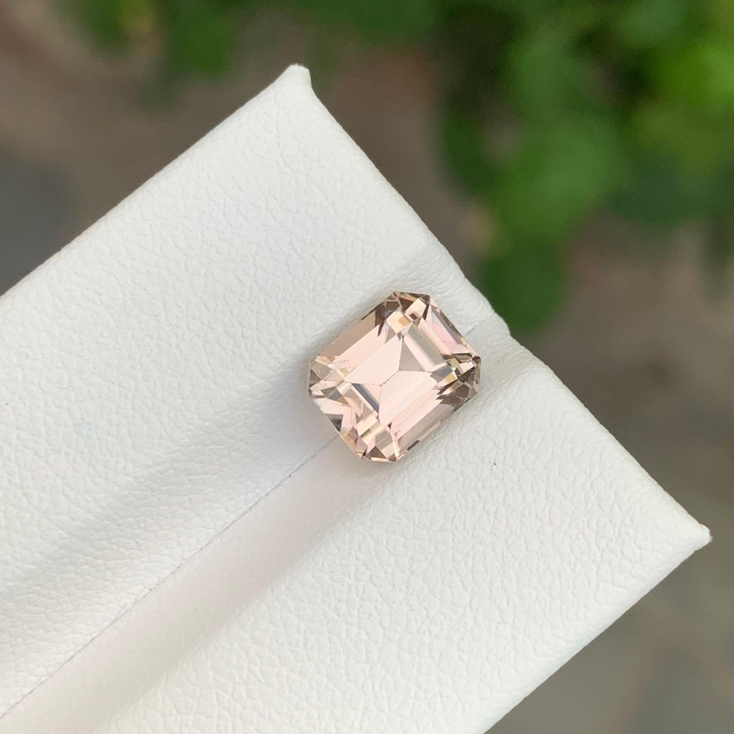 Arts and Crafts 3.10 Carat Natural Loose Light Peach Tourmaline Emerald Shape Gemstone (pierre précieuse en forme d'émeraude) en vente