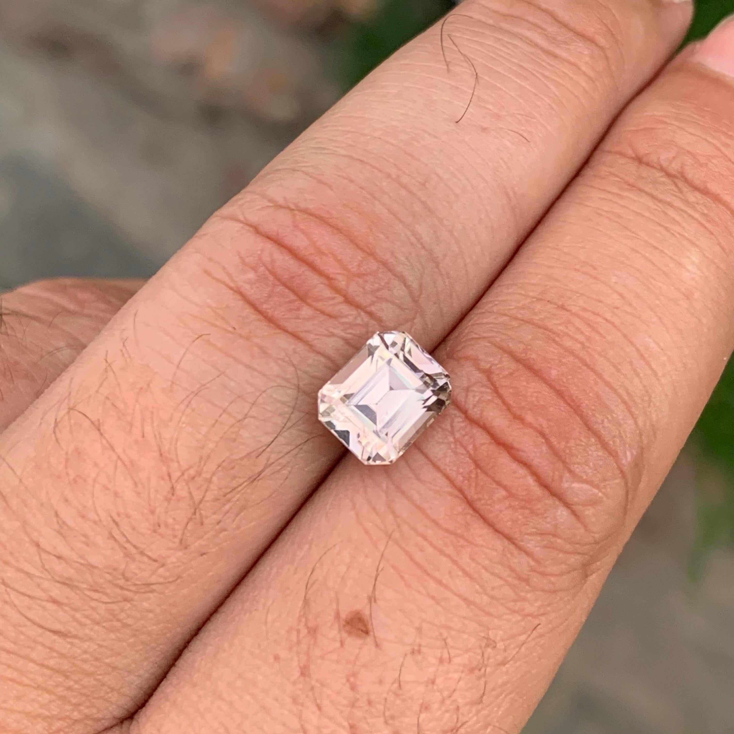 3.10 Carat Natural Loose Light Peach Tourmaline Emerald Shape Gemstone (pierre précieuse en forme d'émeraude) Unisexe en vente