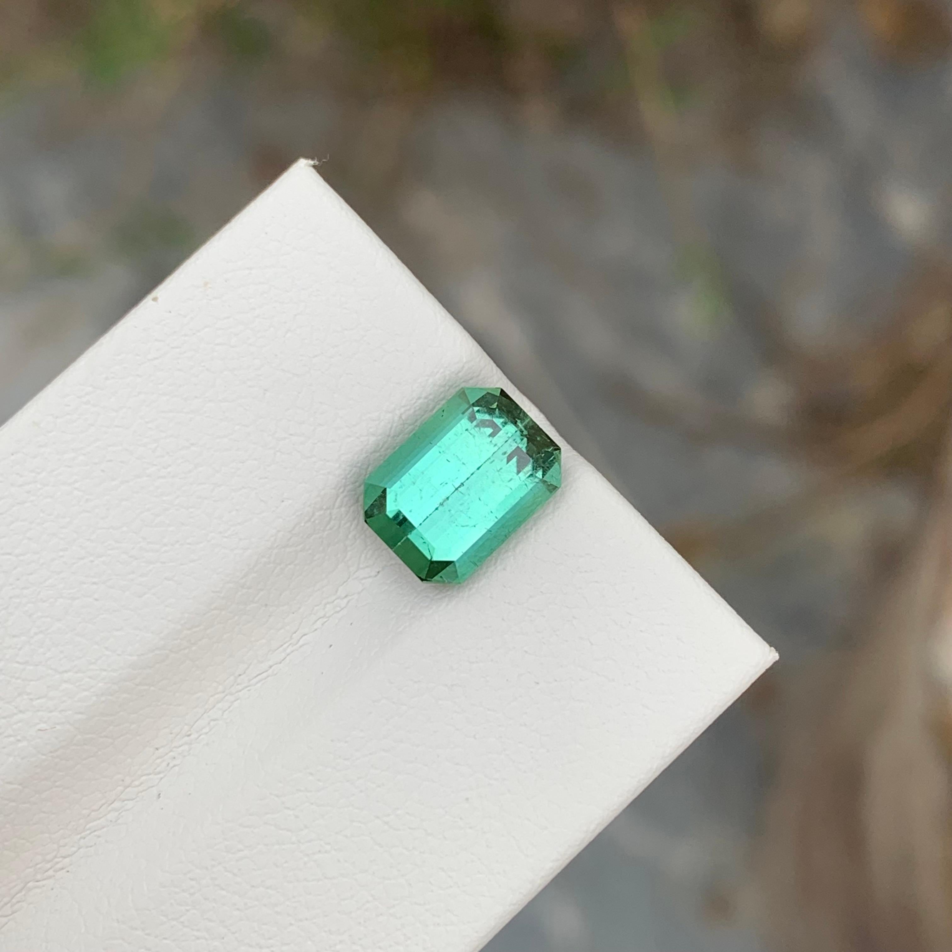 3.10 Karat natürlicher loser leuchtend grüner Turmalin in Smaragdform in Smaragdform für Damen oder Herren im Angebot