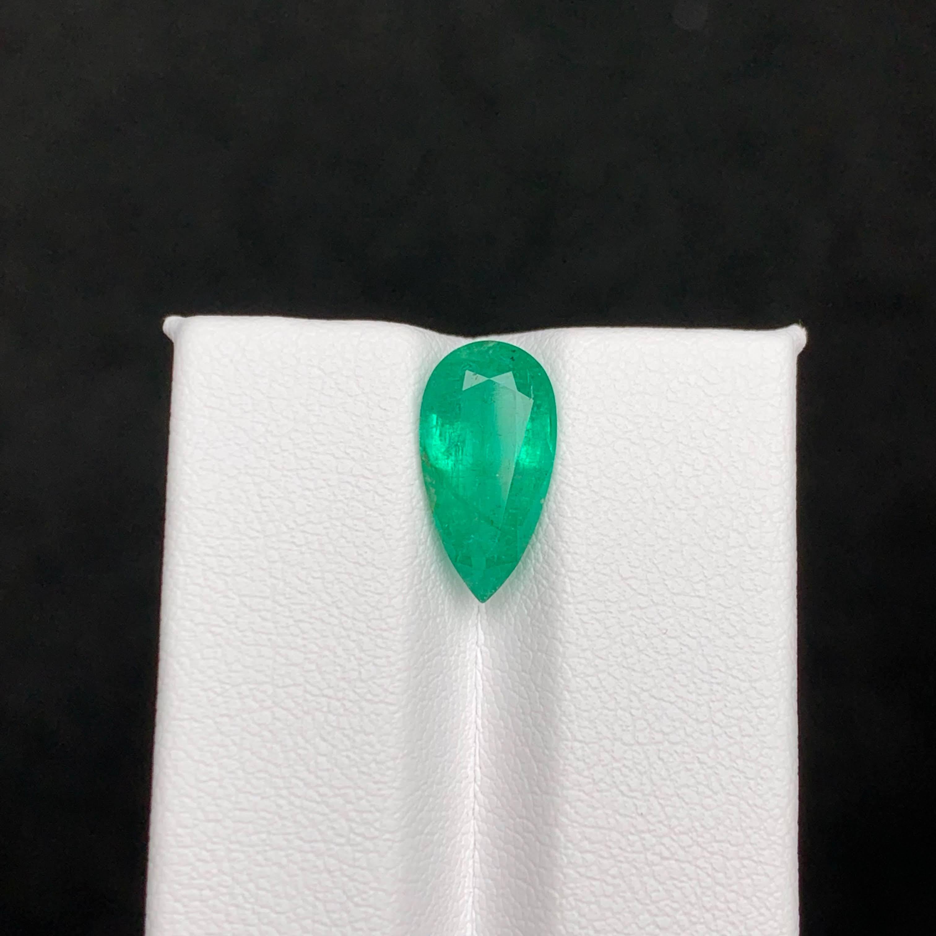 Moderno 3,10 carati di pietra naturale sfusa di smeraldo verde taglio a pera Gemma afgana in vendita