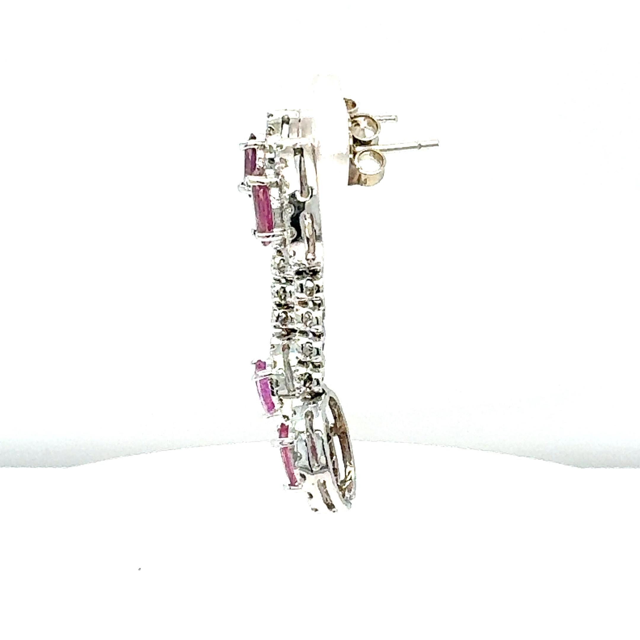 Taglio ovale Orecchini pendenti in oro bianco con zaffiro rosa naturale e diamante da 3,10 carati in vendita