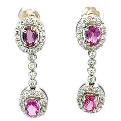 Orecchini pendenti in oro bianco con zaffiro rosa naturale e diamante da 3,10 carati